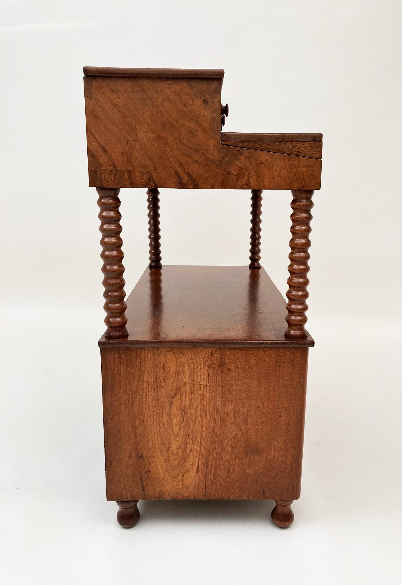 Hand-Crafted 18th Century Kentucky Butternut Ladies Desk For Sale