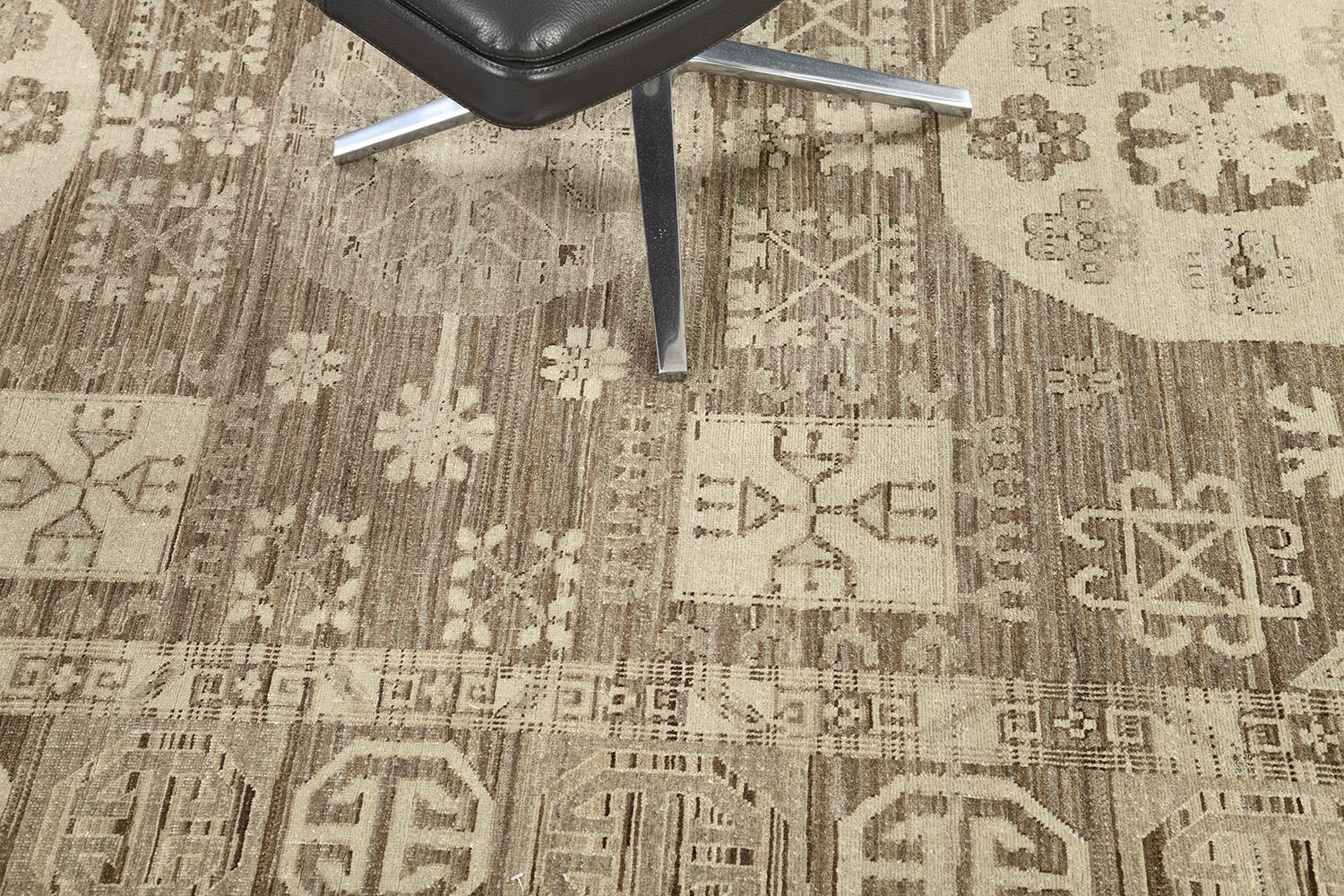 A stunning pile-woven wool Khotan design from our collection has come and flexed its versatility.  Three grandiose medallions and connecting motifs in the grayscale theme dominate the entire pattern of the rug. Beautiful floral bands are woven
