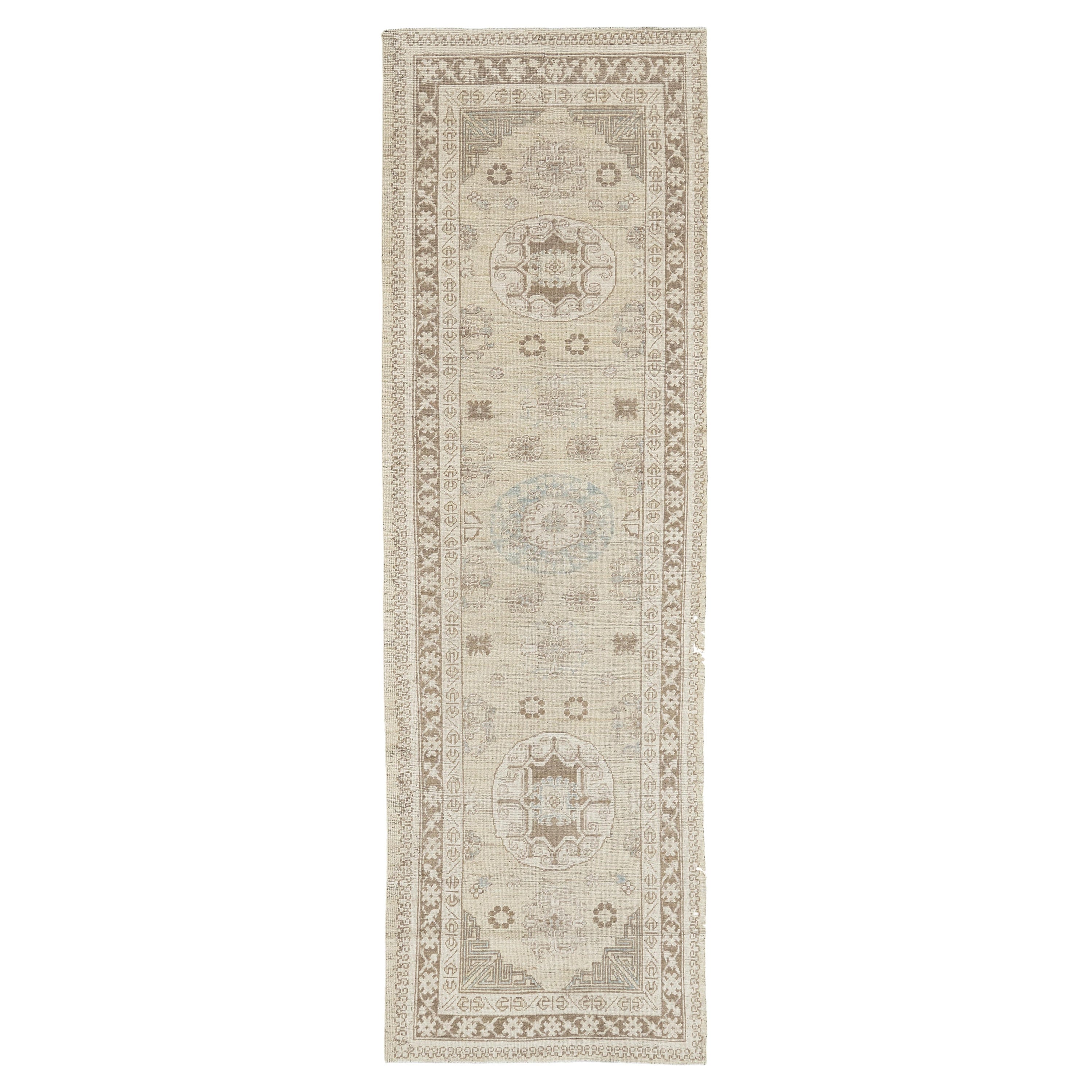 Runner di design revival Khotan del XVIII secolo