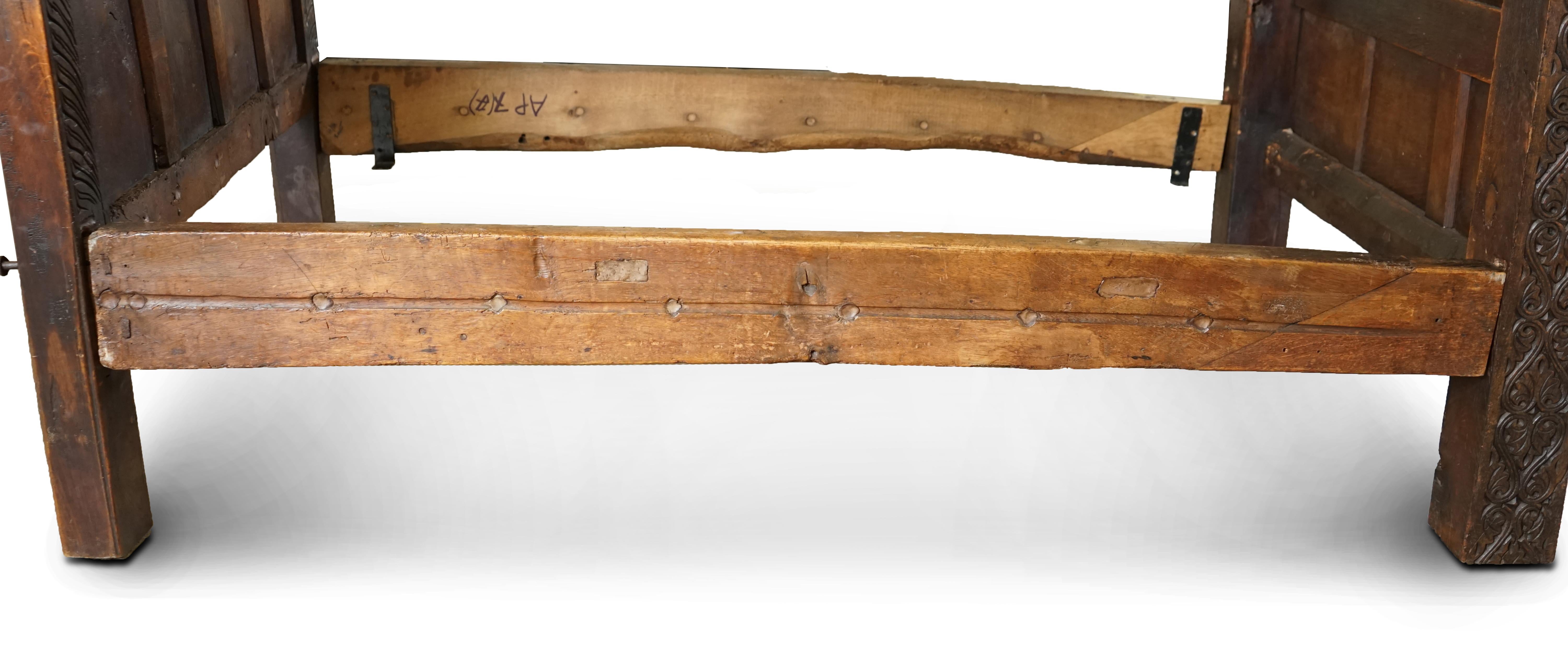 18TH CENTURY KING GEORGE I CiRCA 1700 ORNATELY CARVED JACOBEAN OAK TESTER BED 3