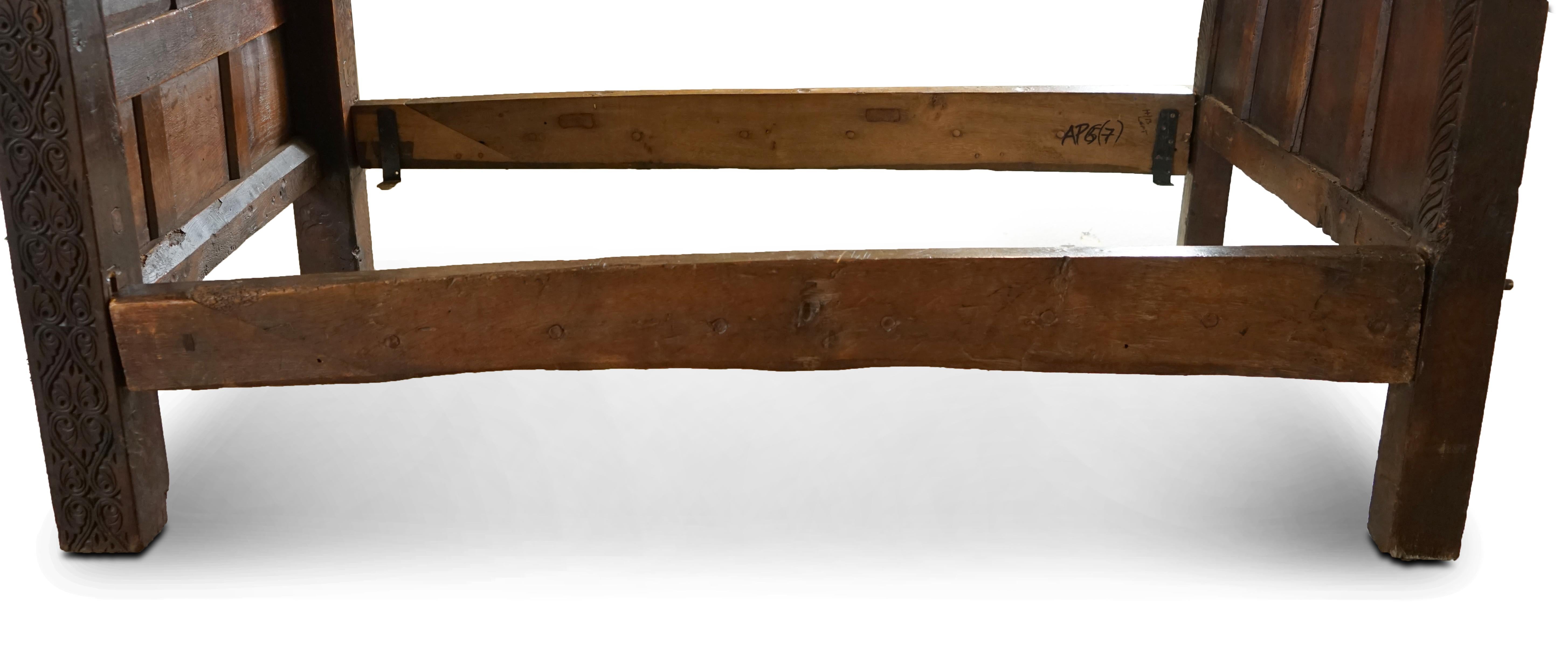 18TH CENTURY KING GEORGE I CiRCA 1700 ORNATELY CARVED JACOBEAN OAK TESTER BED 5