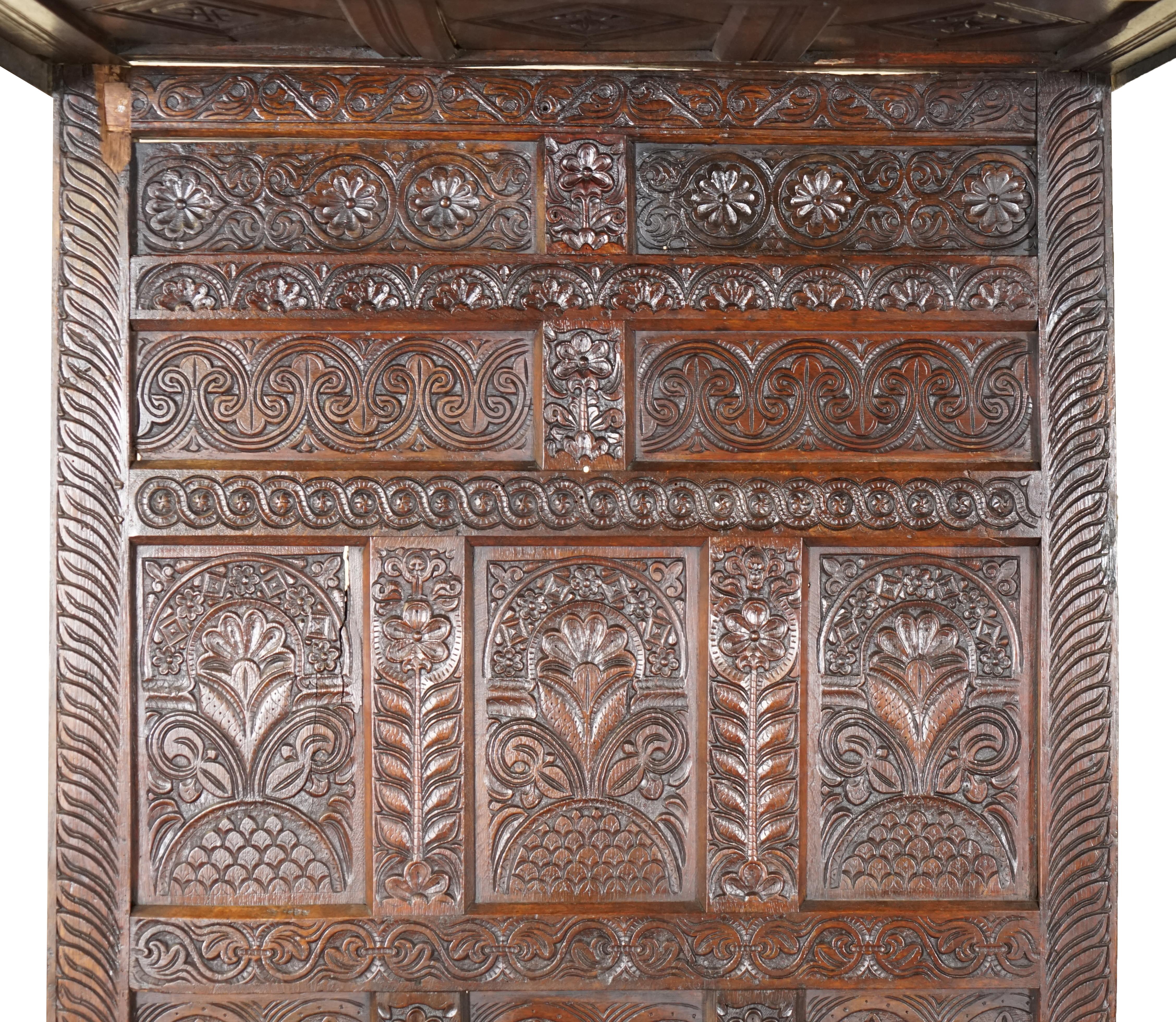 Hand-Crafted 18TH CENTURY KING GEORGE I CiRCA 1700 ORNATELY CARVED JACOBEAN OAK TESTER BED