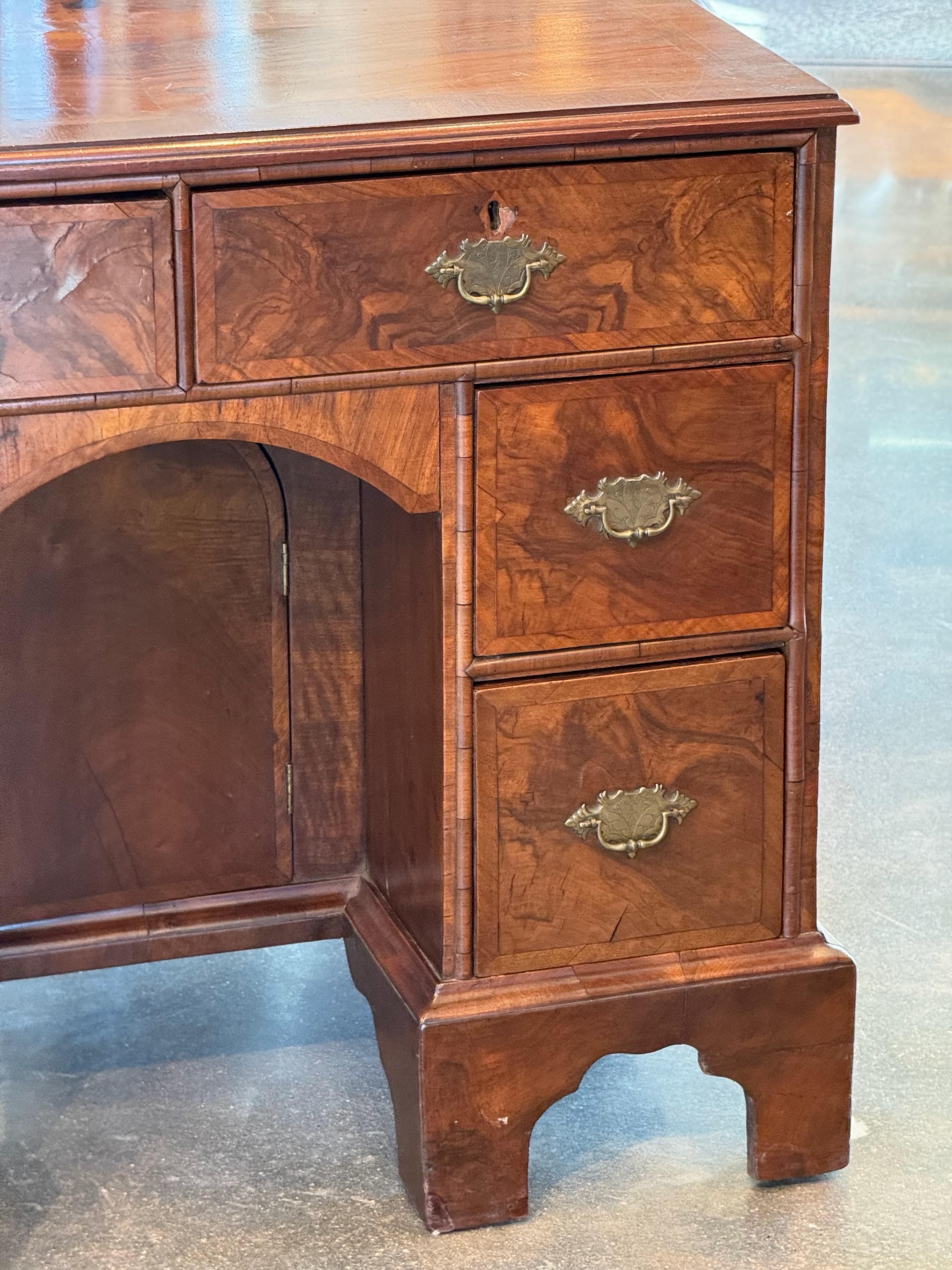 18th Century Kneehole Desk For Sale 4