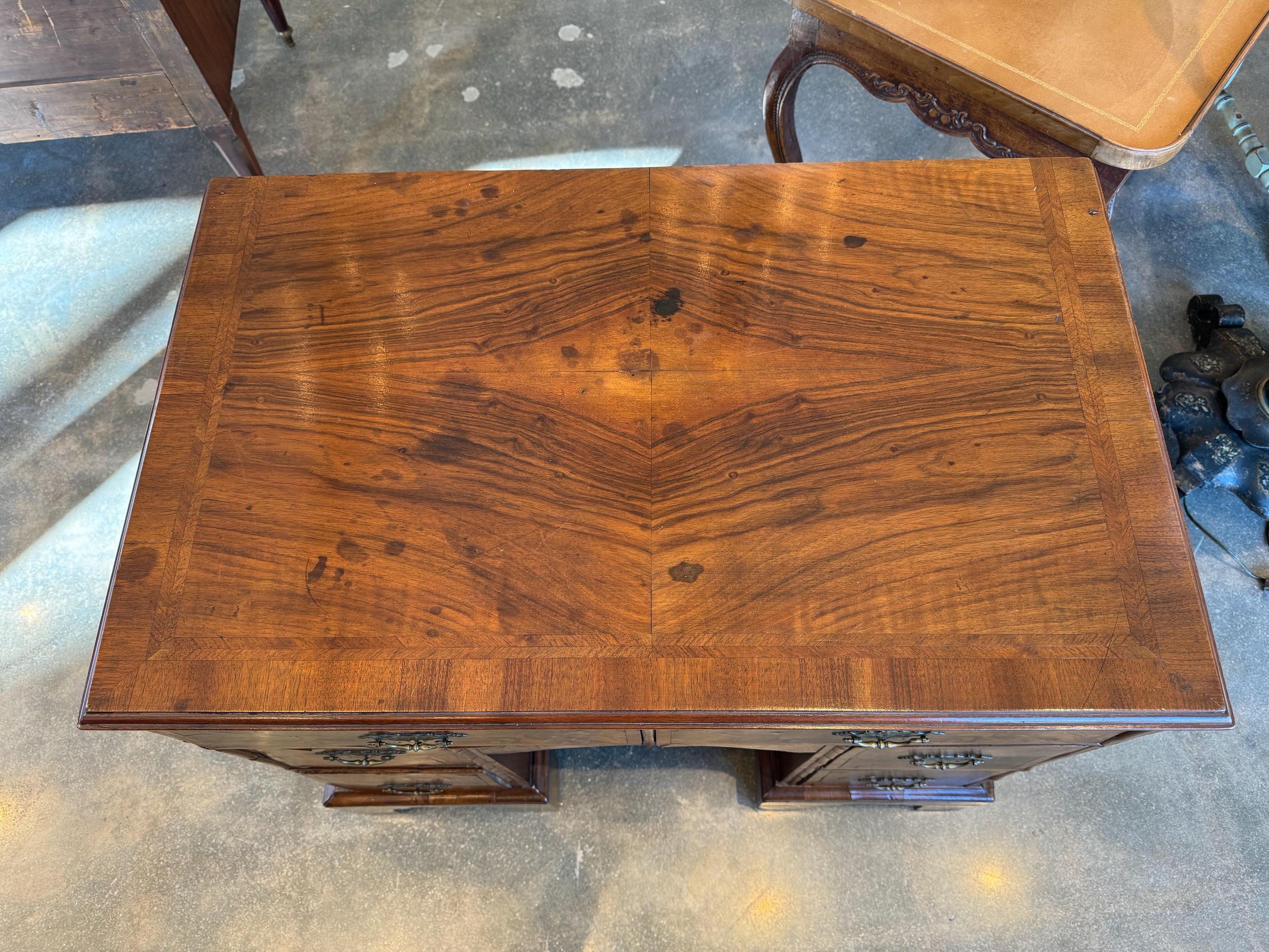 18th Century Kneehole Desk For Sale 5