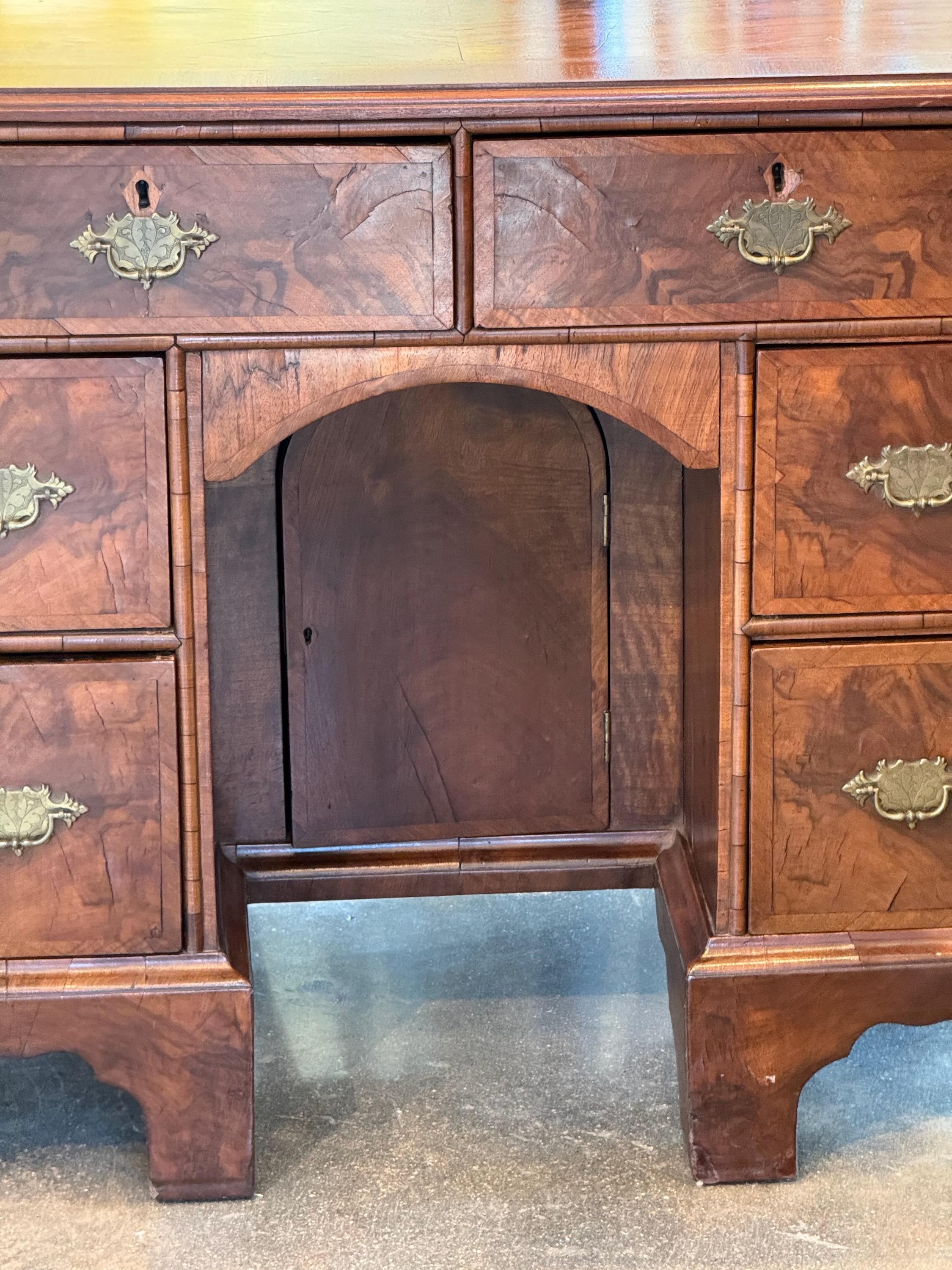 18th Century Kneehole Desk For Sale 6