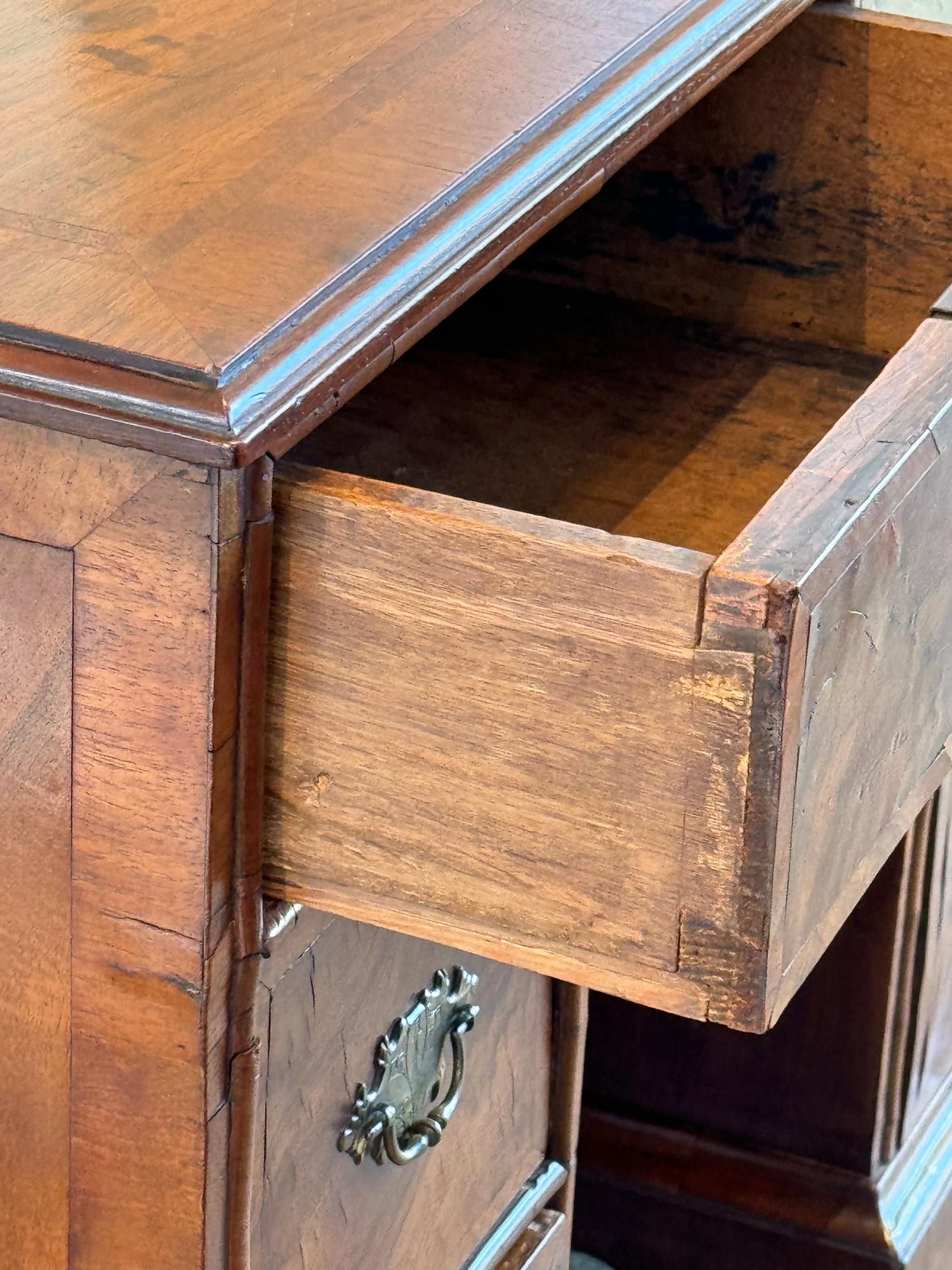 18th Century Kneehole Desk For Sale 2