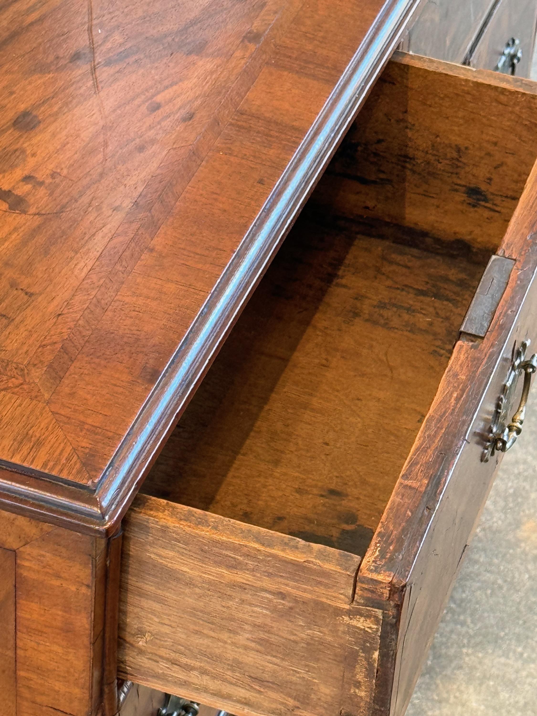 18th Century Kneehole Desk For Sale 3
