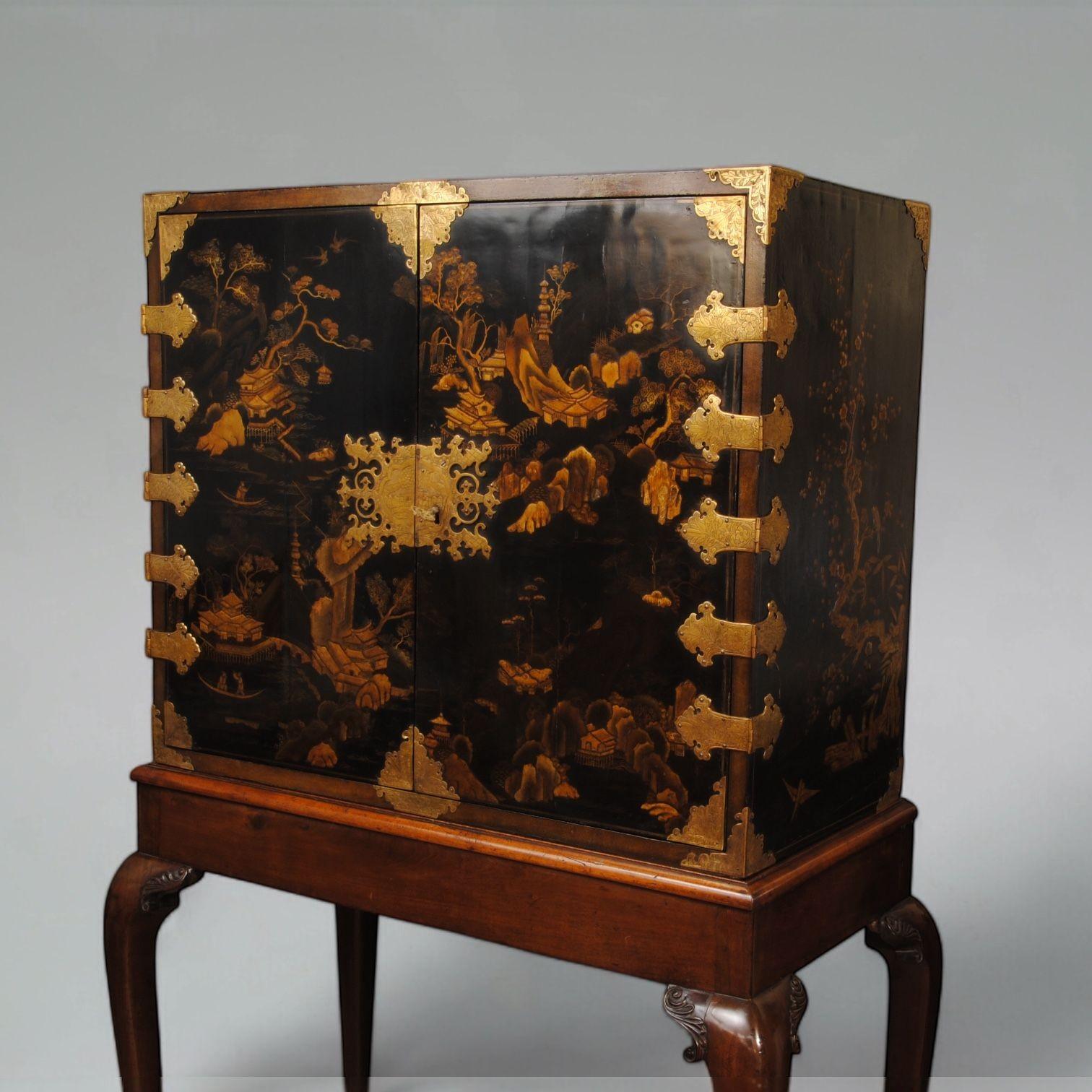 18th Century Lacquer Cabinet On Stand en Bueno estado para la venta en Lincolnshire, GB