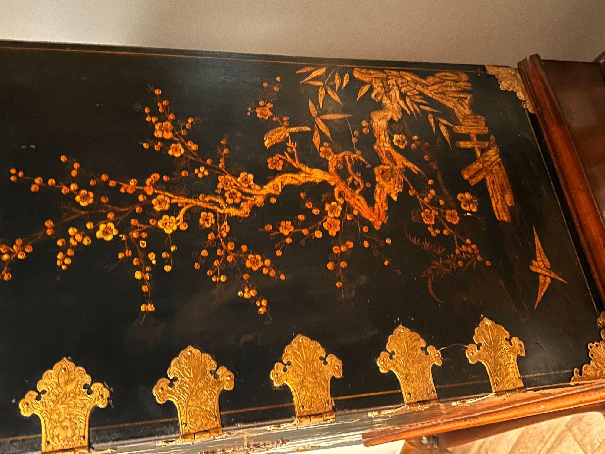 18th Century Lacquer Cabinet On Stand en venta 1