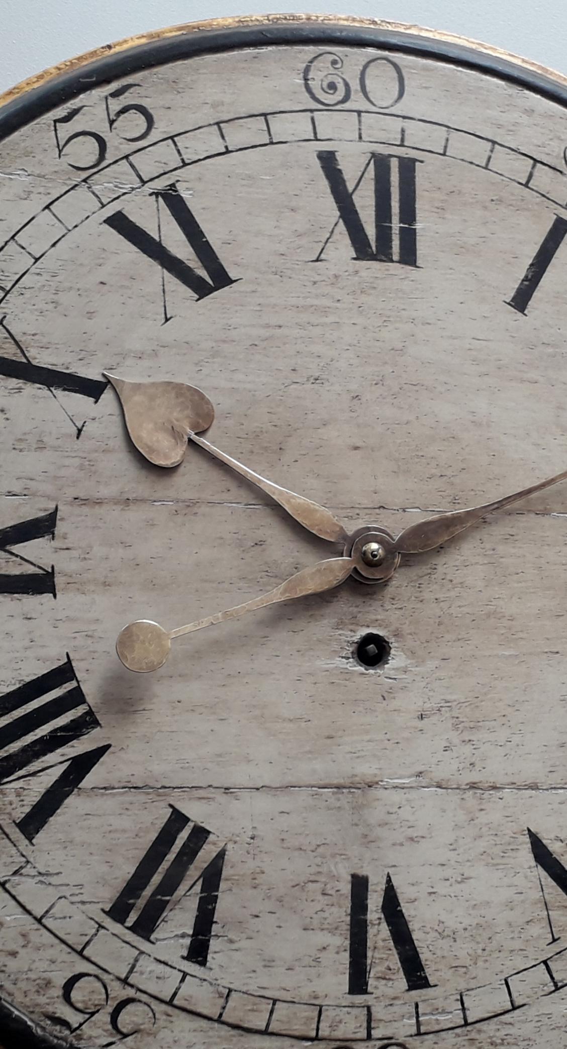 18th Century George III Period Lacquer Chinoiserie Tavern Clock, 1790, Oak Dial In Good Condition In Cranbrook, Kent