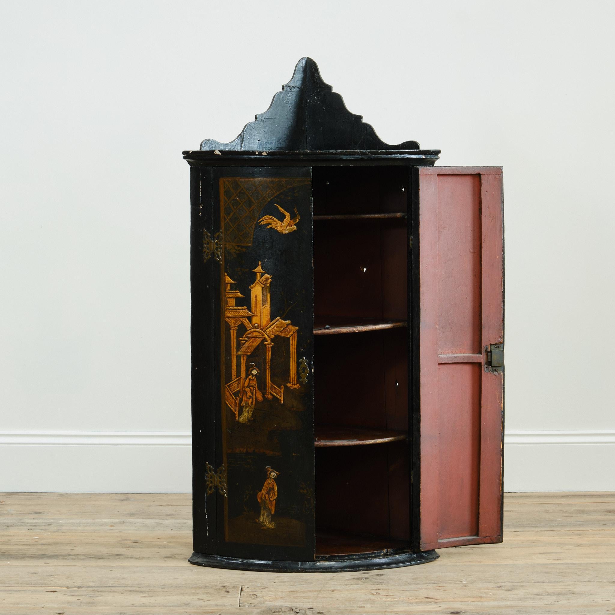Georgian 18th century Lacquered chinoiserie corner cupboard