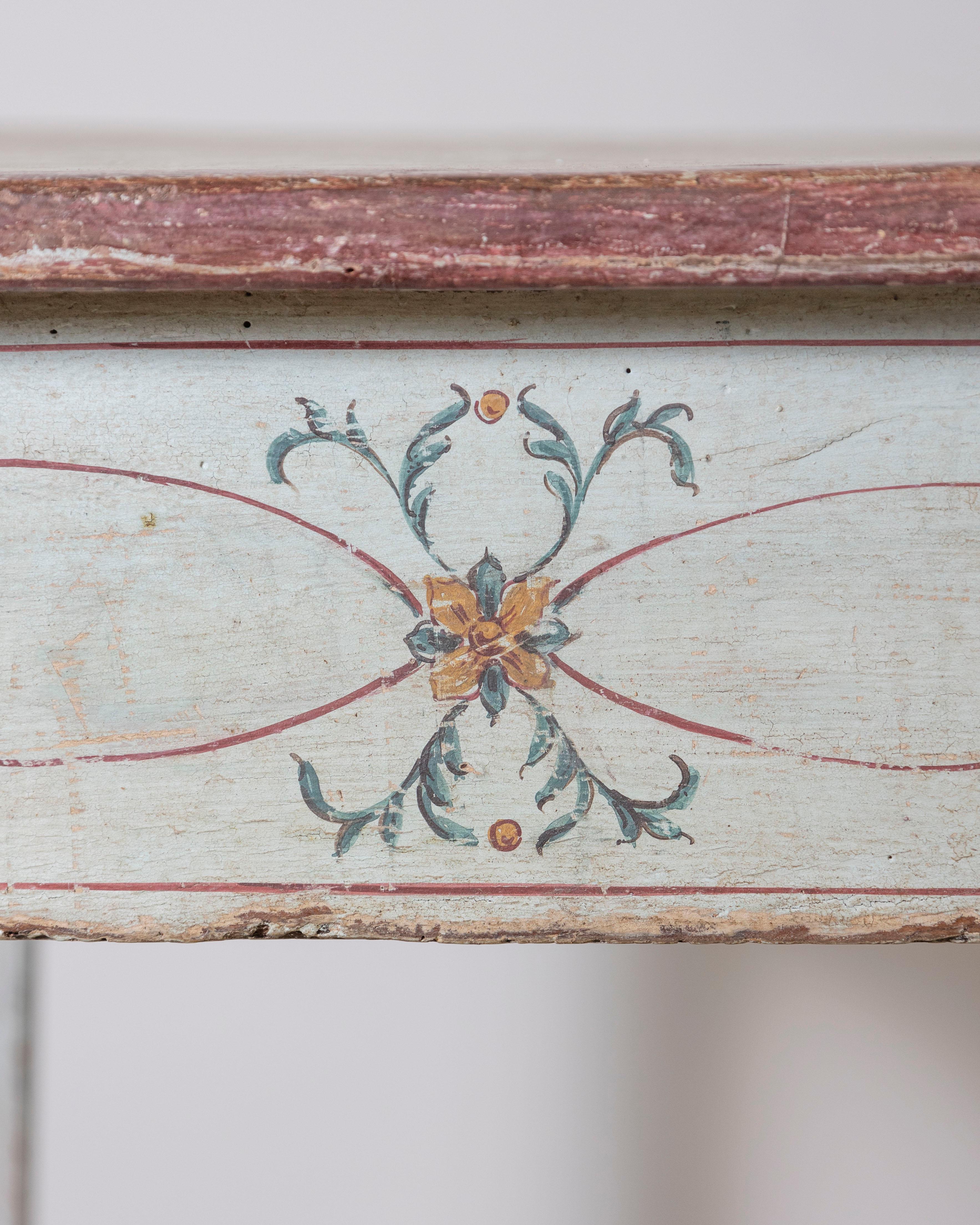 18th Century Lacquered Tuscan Desk Table with Hand Painted Decoration For Sale 4