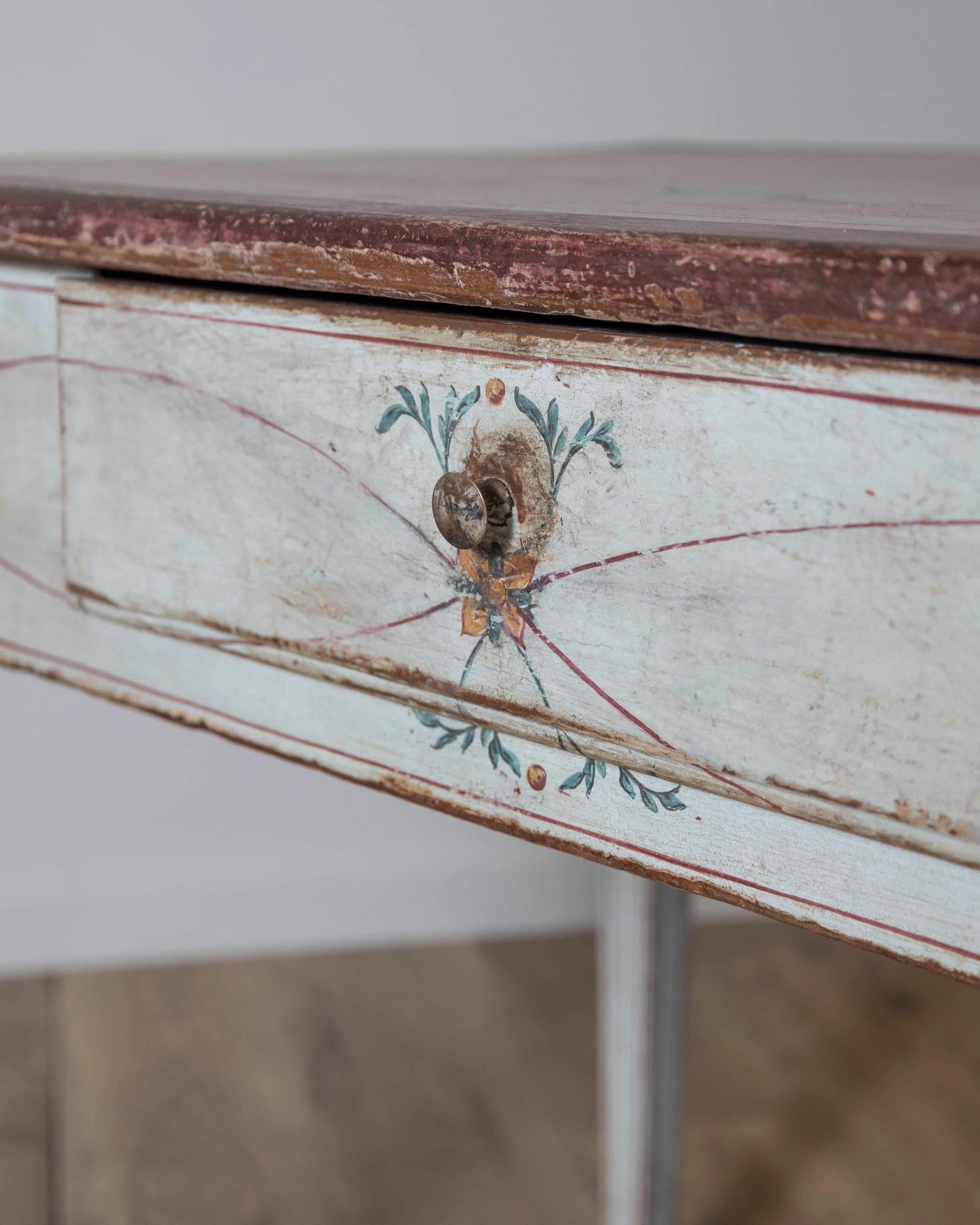 18th Century Lacquered Tuscan Desk Table with Hand Painted Decoration For Sale 7