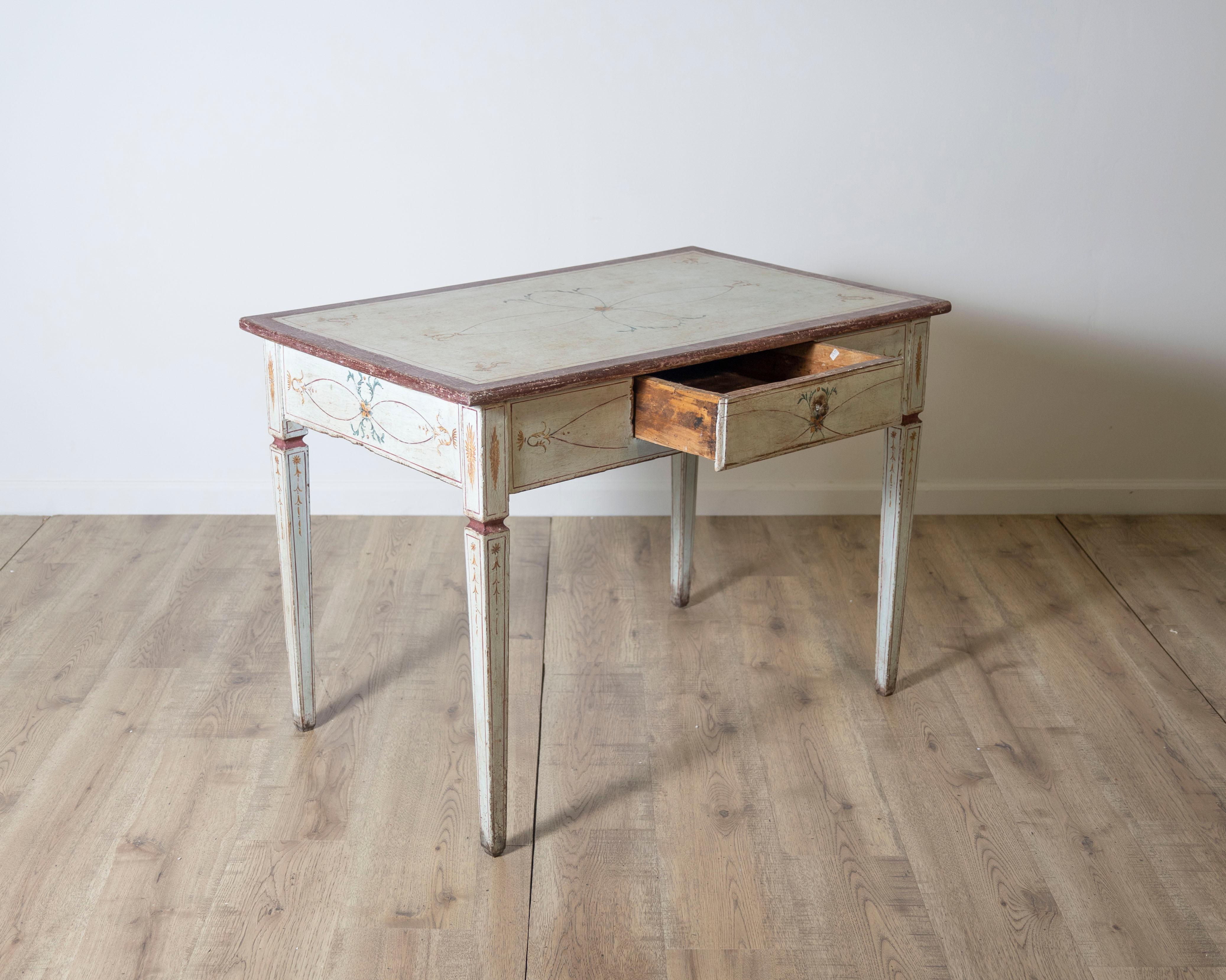 18th Century Lacquered Tuscan Desk Table with Hand Painted Decoration For Sale 9