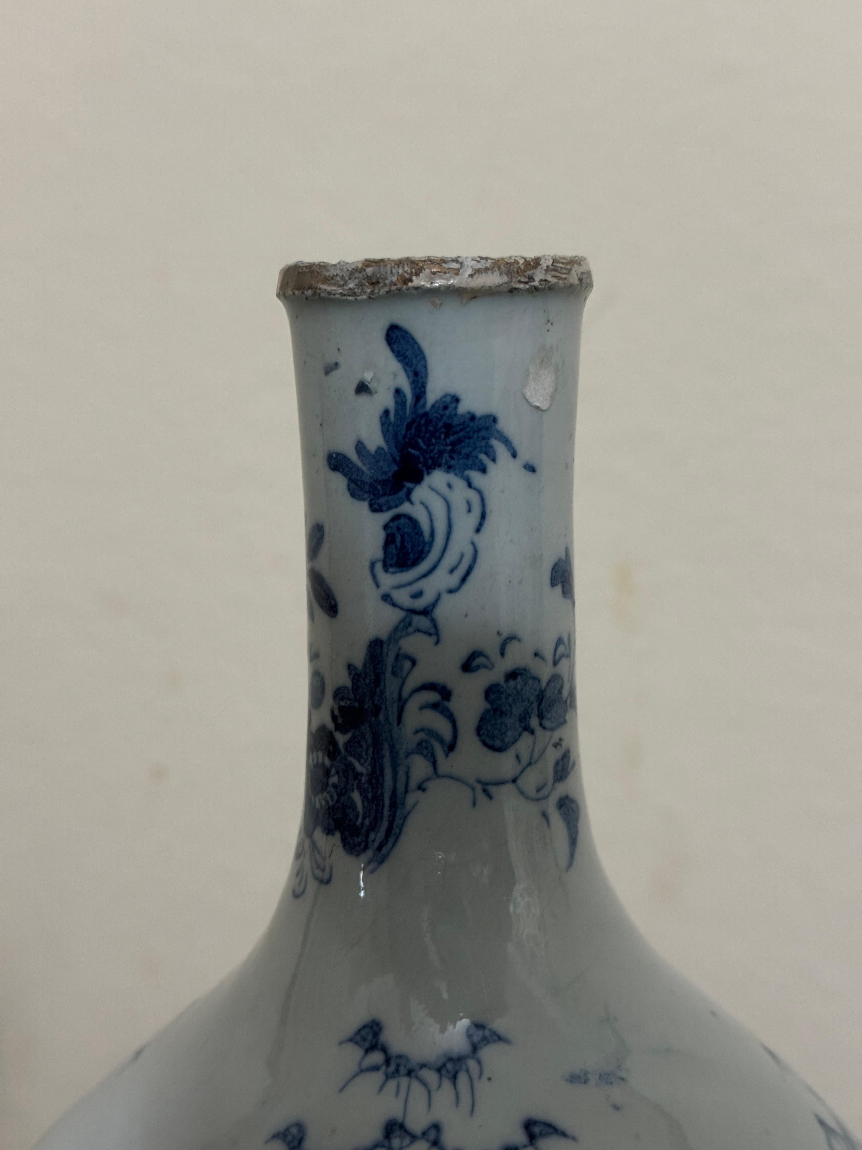 18th Century Lambeth Pottery Delftware Bottle For Sale 3