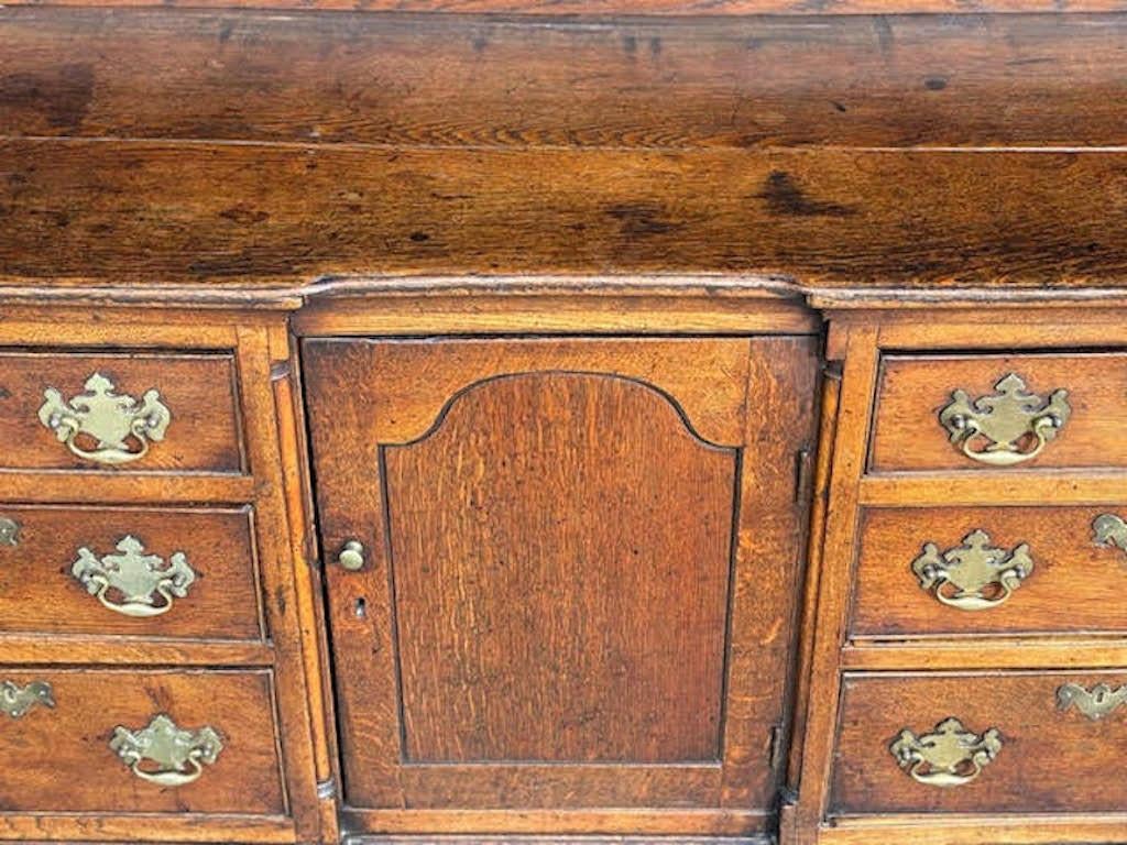 18th Century Lancashire Oak Dresser Base In Good Condition For Sale In Petworth,West Sussex, GB