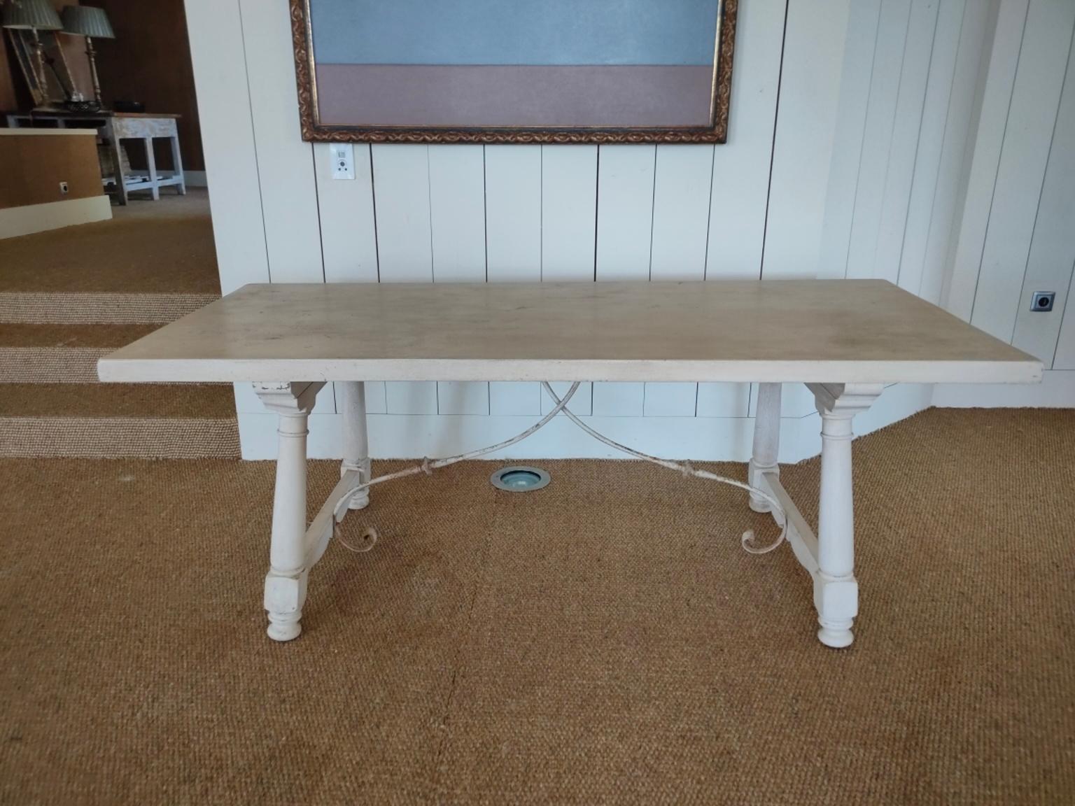 Grande table de salle à manger espagnole du 18ème siècle en noyer blanchi en vente 2