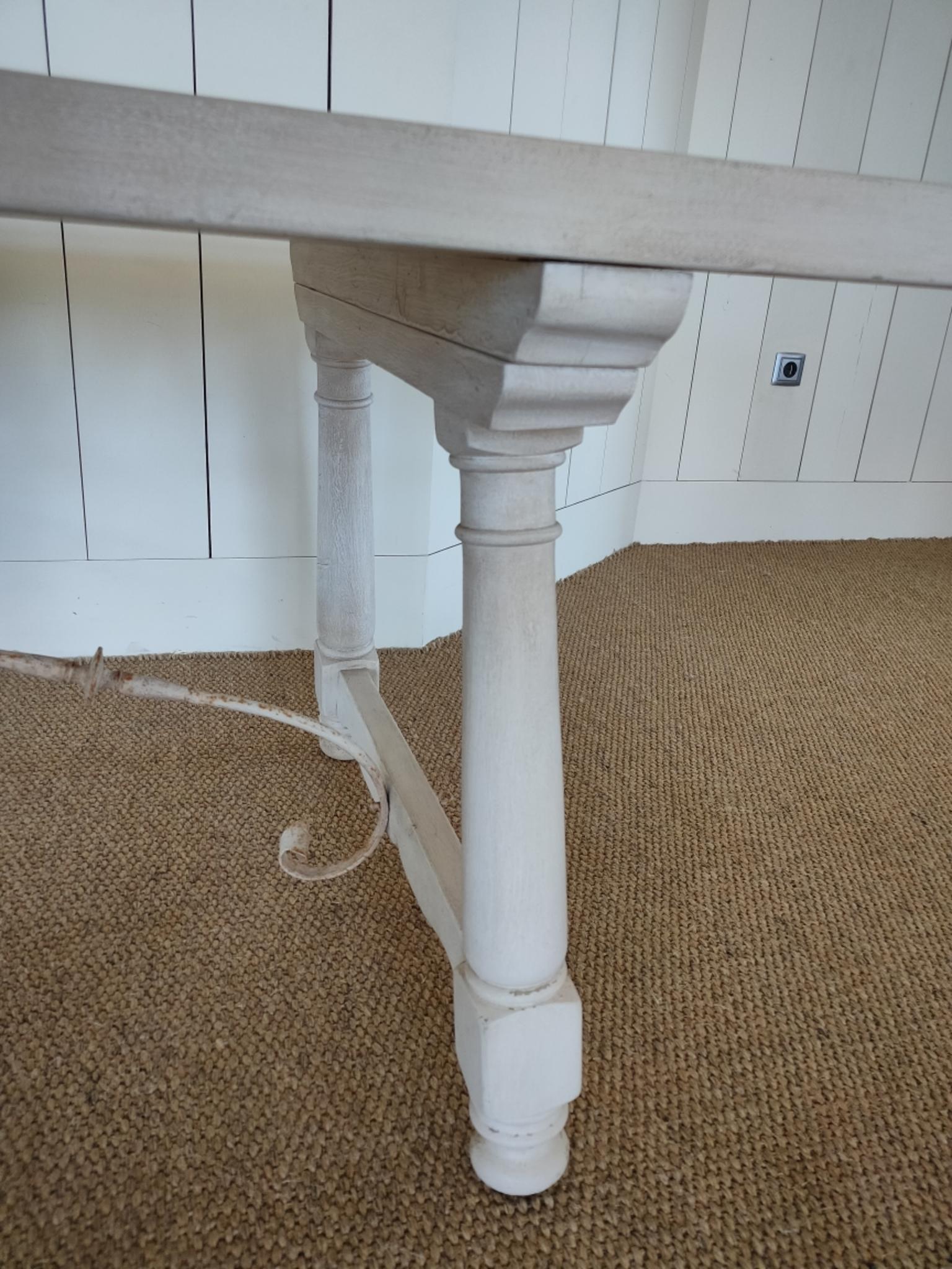 18th Century Large Bleached Walnut Spanish Dining Table For Sale 1