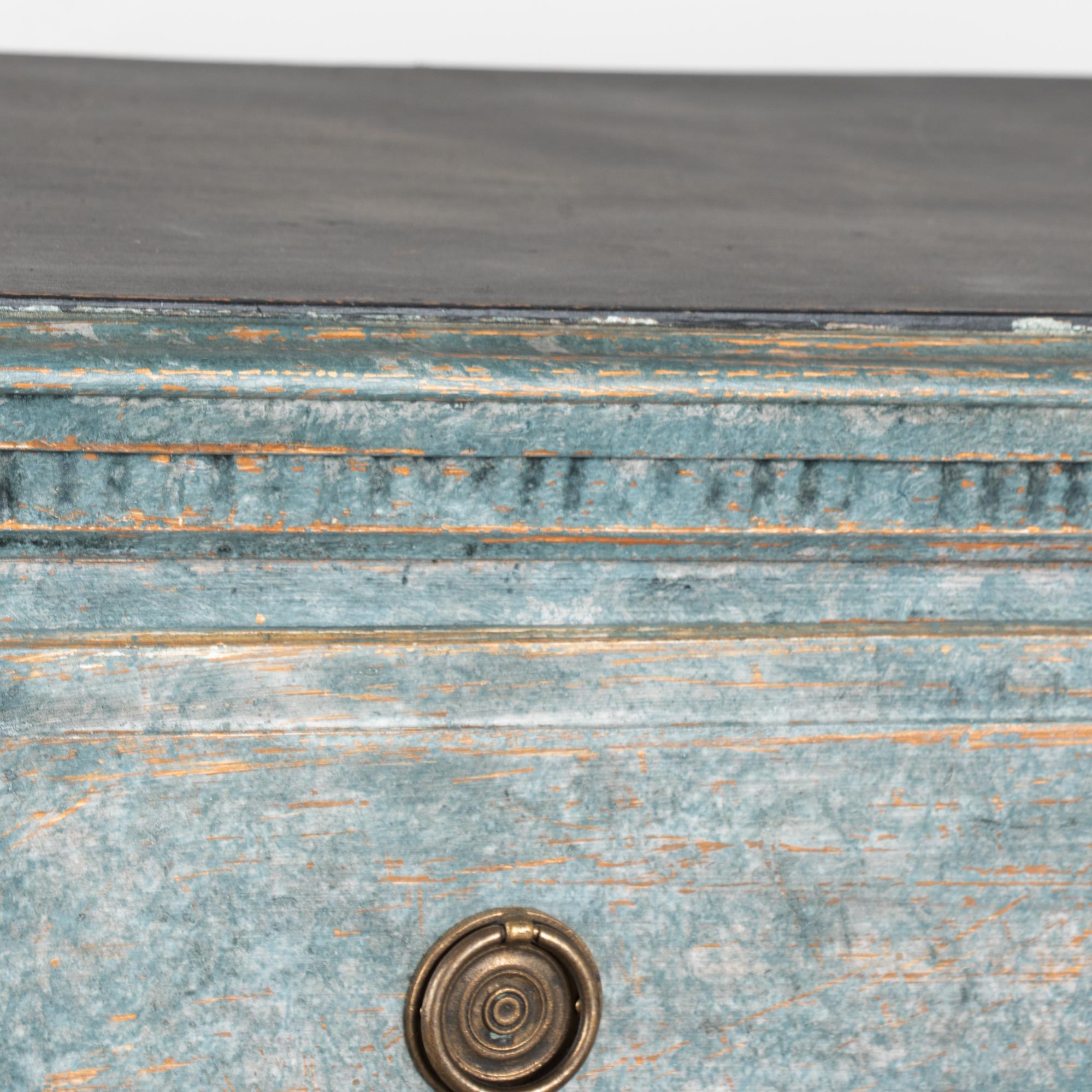 Grande commode à quatre tiroirs du XVIIIe siècle, peinte en bleu, Danemark en vente 1