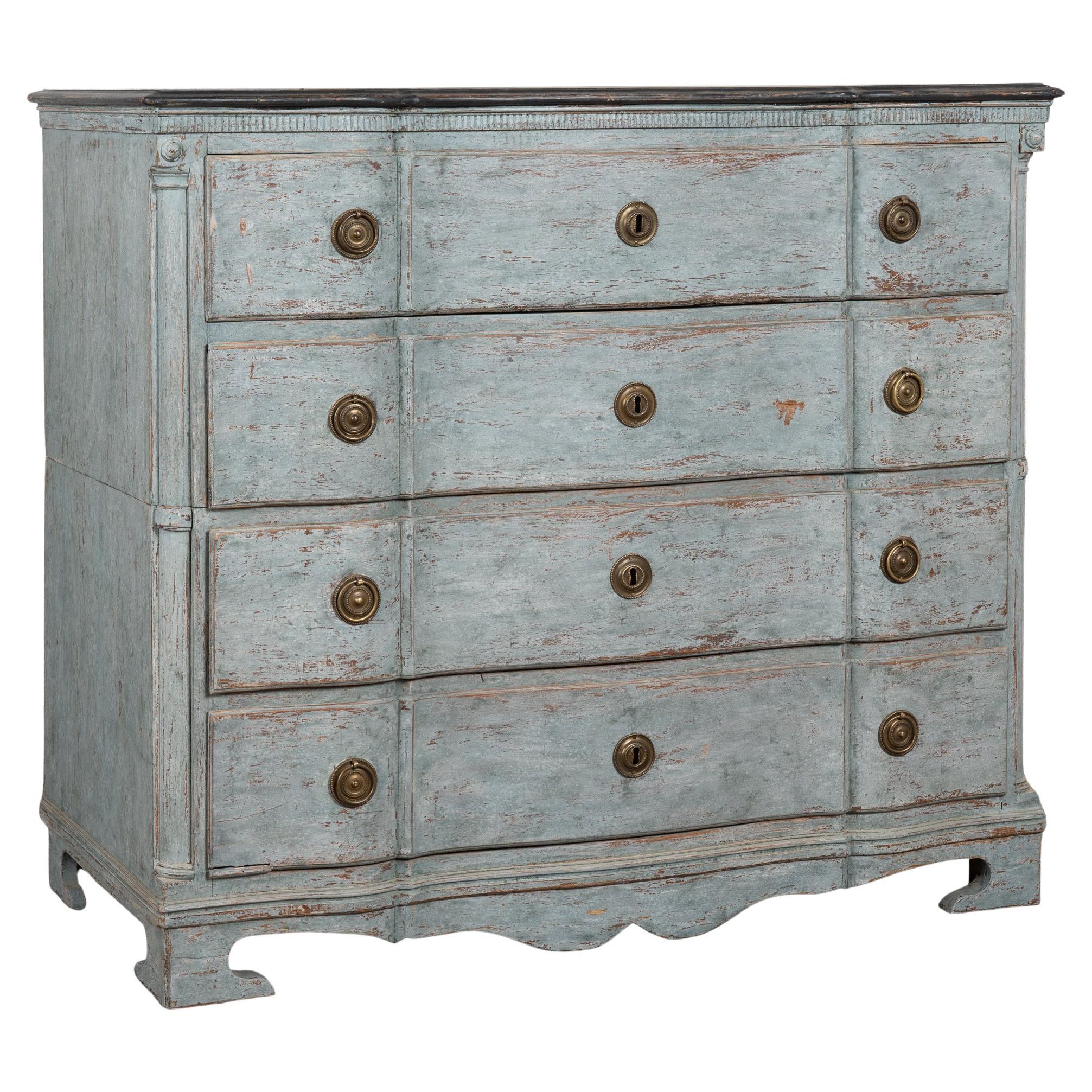 Gran cómoda rococó azul del siglo XVIII, Dinamarca