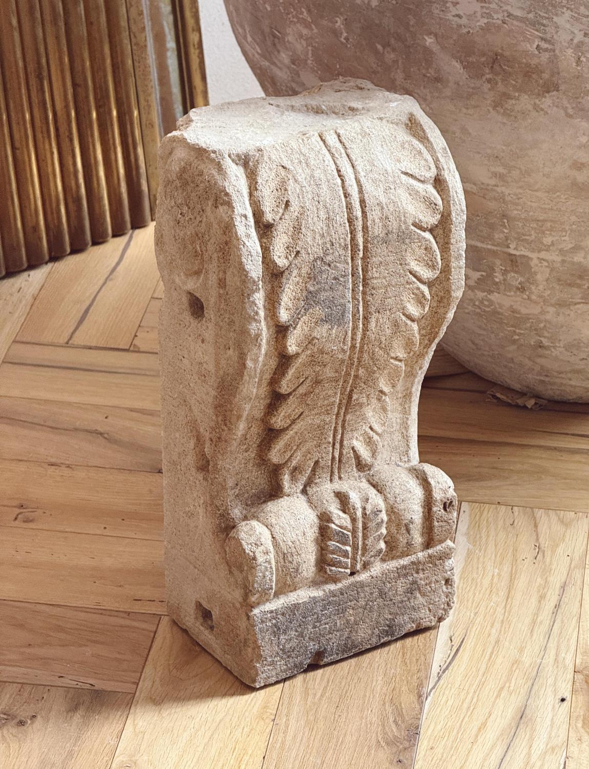 Gran estantería decorativa de piedra Noto del siglo XVIII Italiano en venta