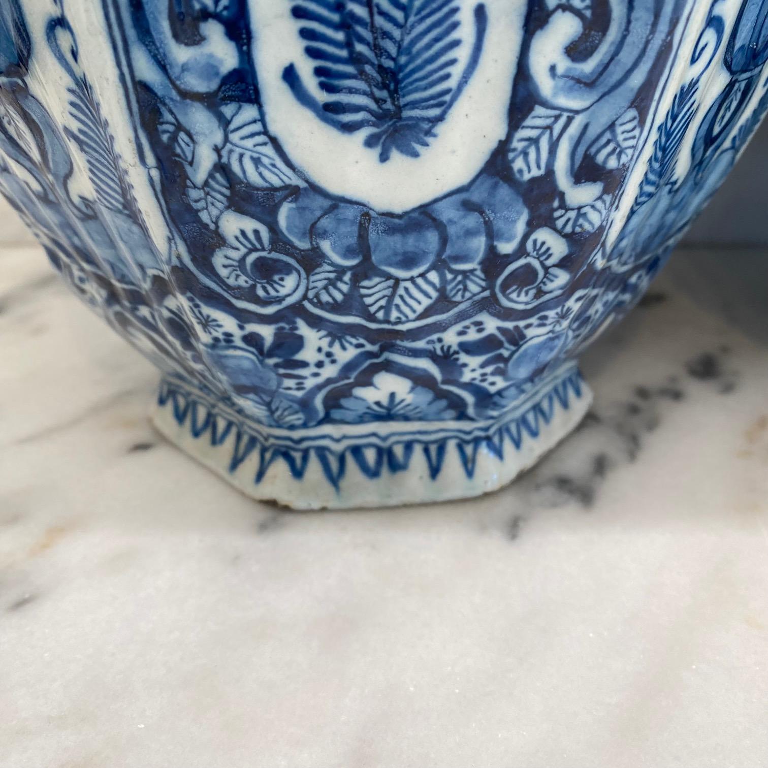 Grandes jarres de Delft peintes à la main en bleu et blanc, du 18e siècle, de style hollandais en vente 2