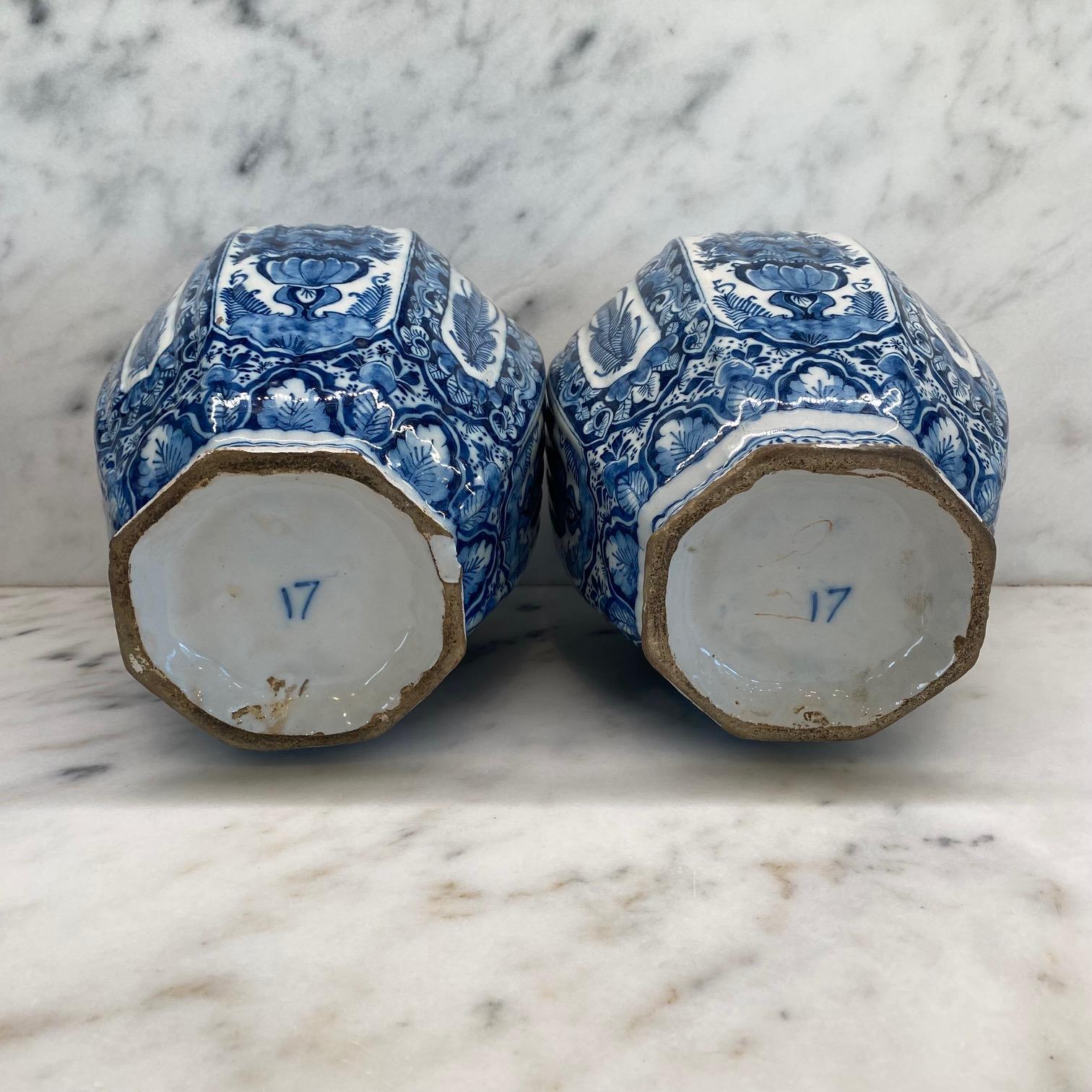 Grandes jarres de Delft peintes à la main en bleu et blanc, du 18e siècle, de style hollandais en vente 3