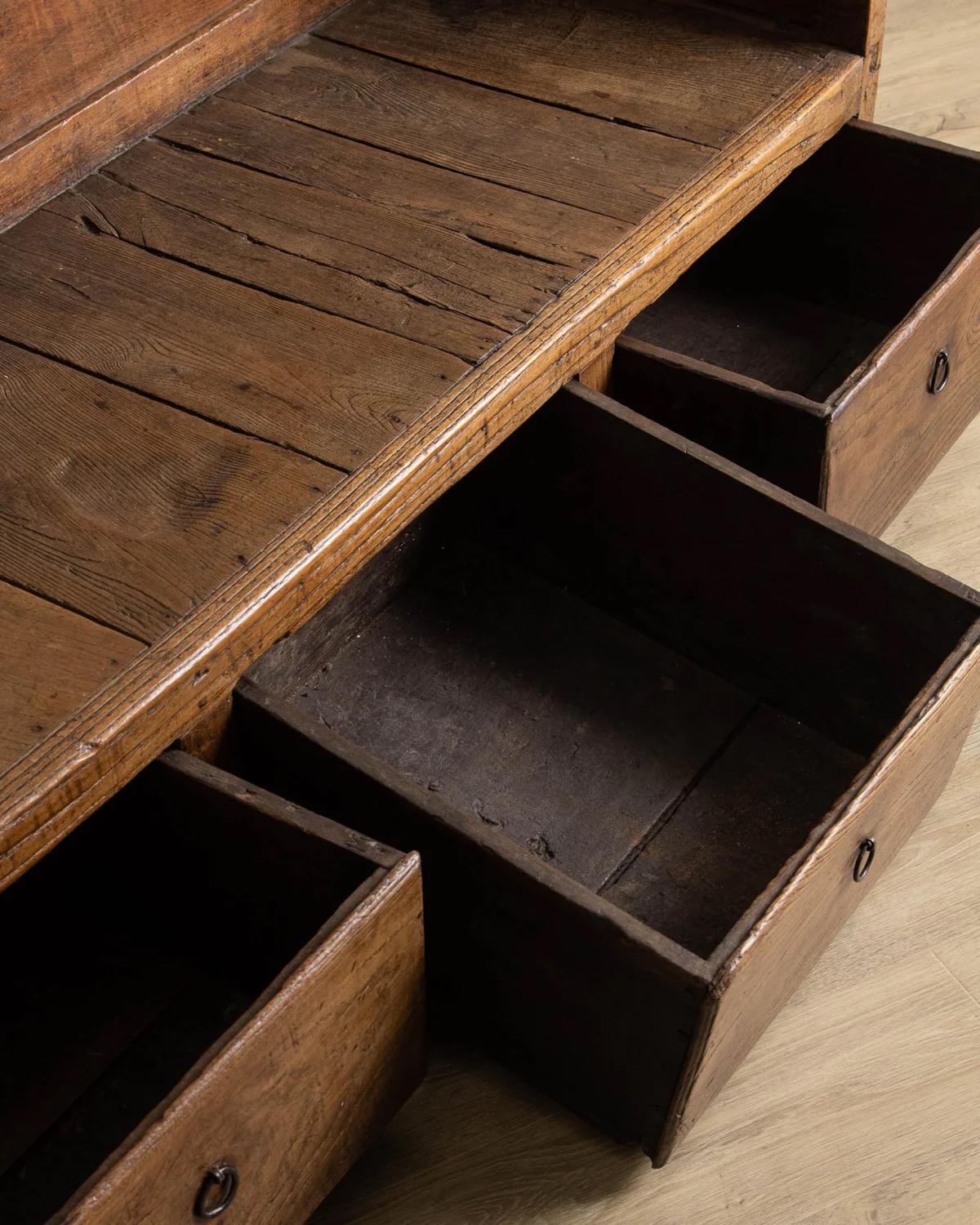 18th Century Large Dutch Oak Settle Bench In Distressed Condition For Sale In Los Angeles, CA