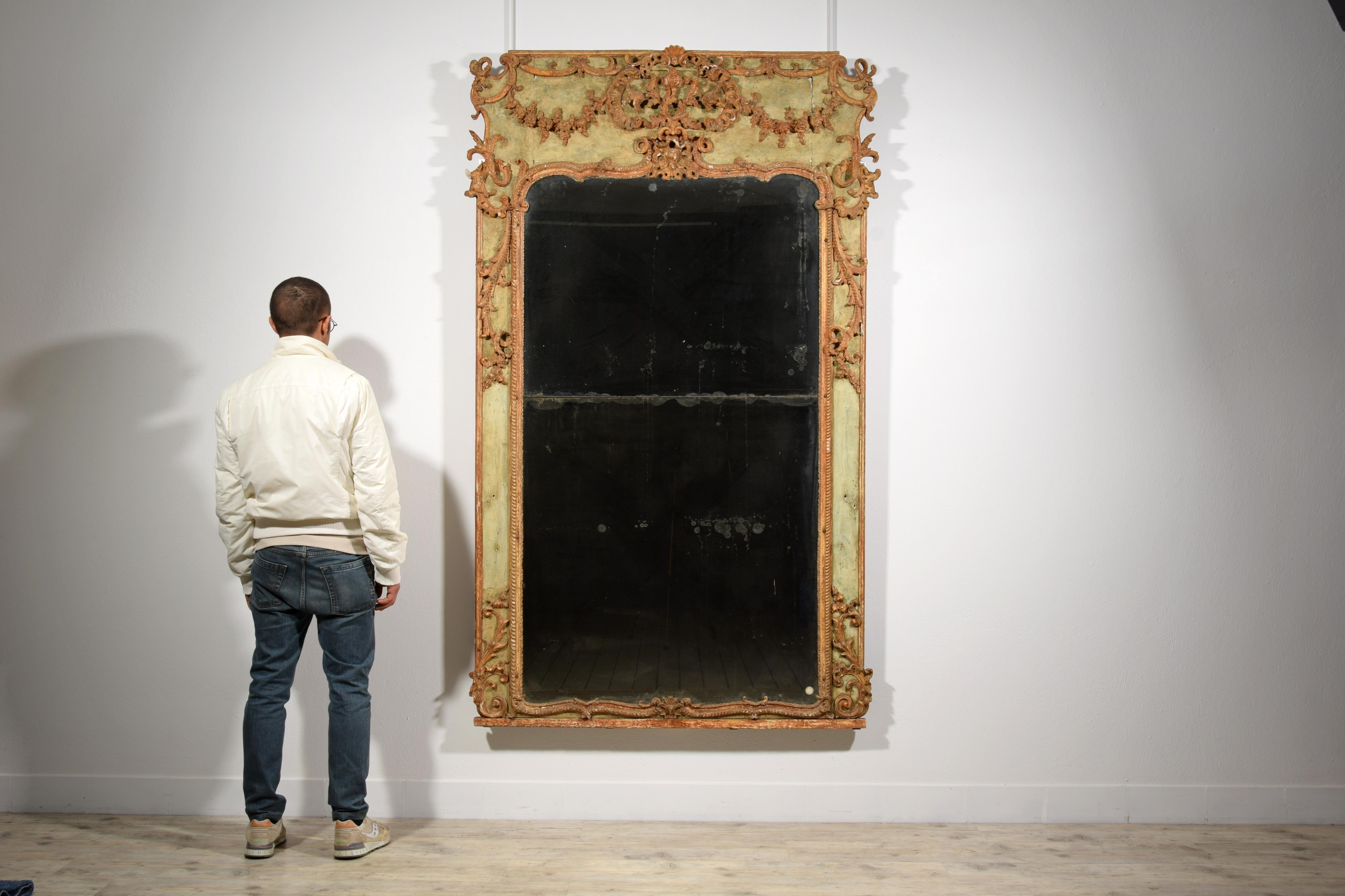 18th Century, Large Italian Baroque Wood and Plaster Lacquered Mirror For Sale 7
