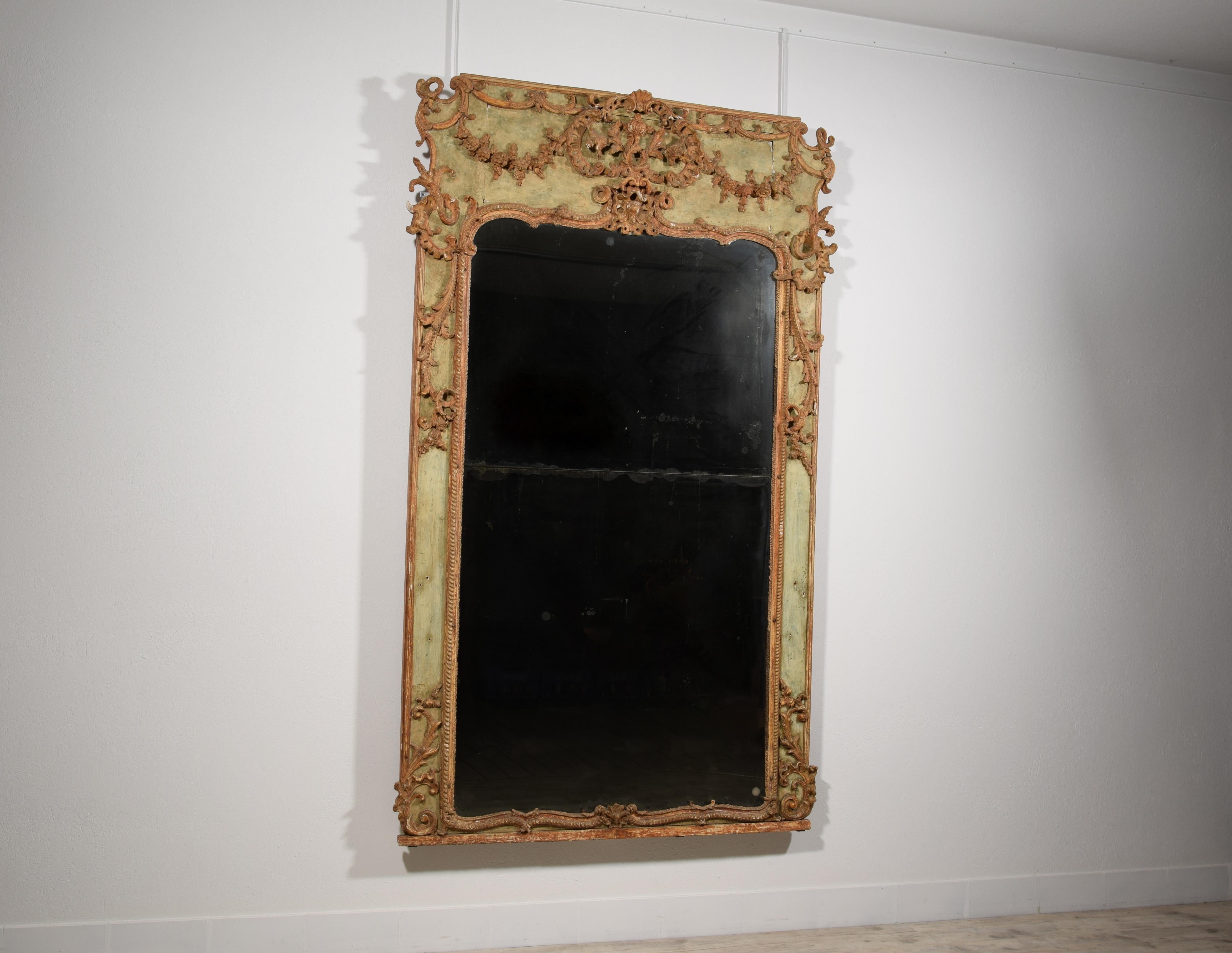 Hand-Painted 18th Century, Large Italian Baroque Wood and Plaster Lacquered Mirror For Sale