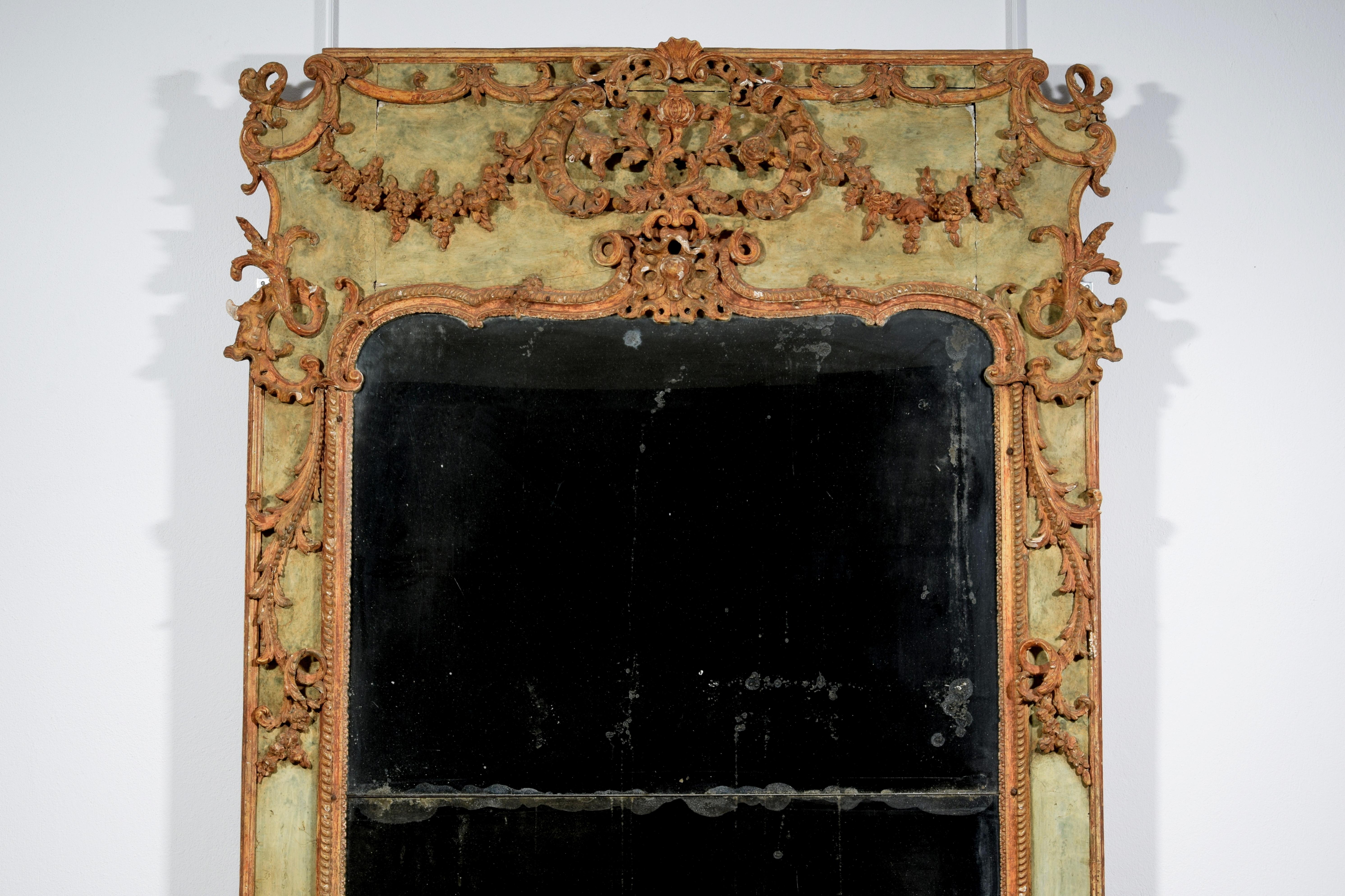 XVIIIe siècle Grand miroir baroque italien du 18ème siècle, en bois et plâtre laqué en vente