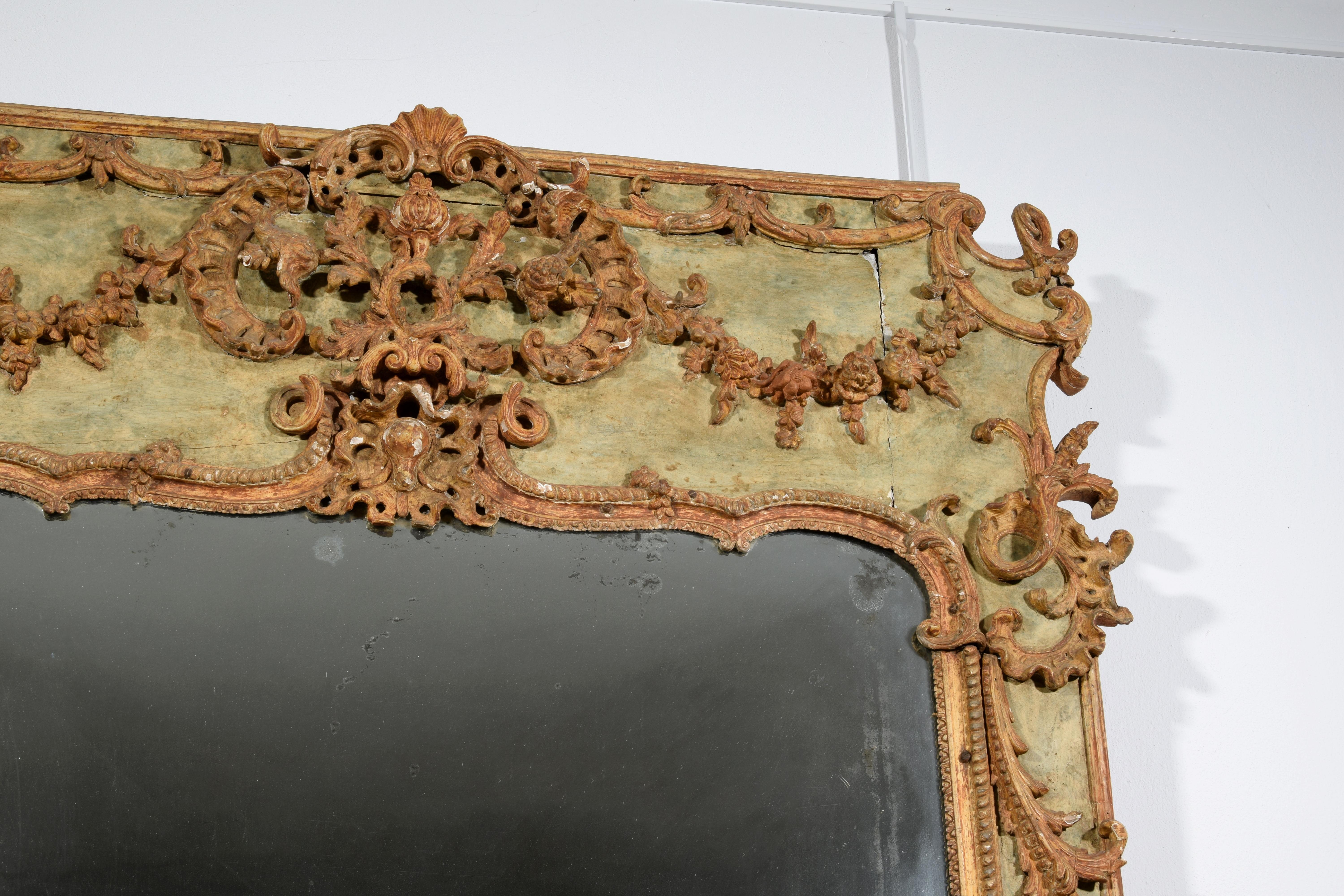 18th Century, Large Italian Baroque Wood and Plaster Lacquered Mirror For Sale 4