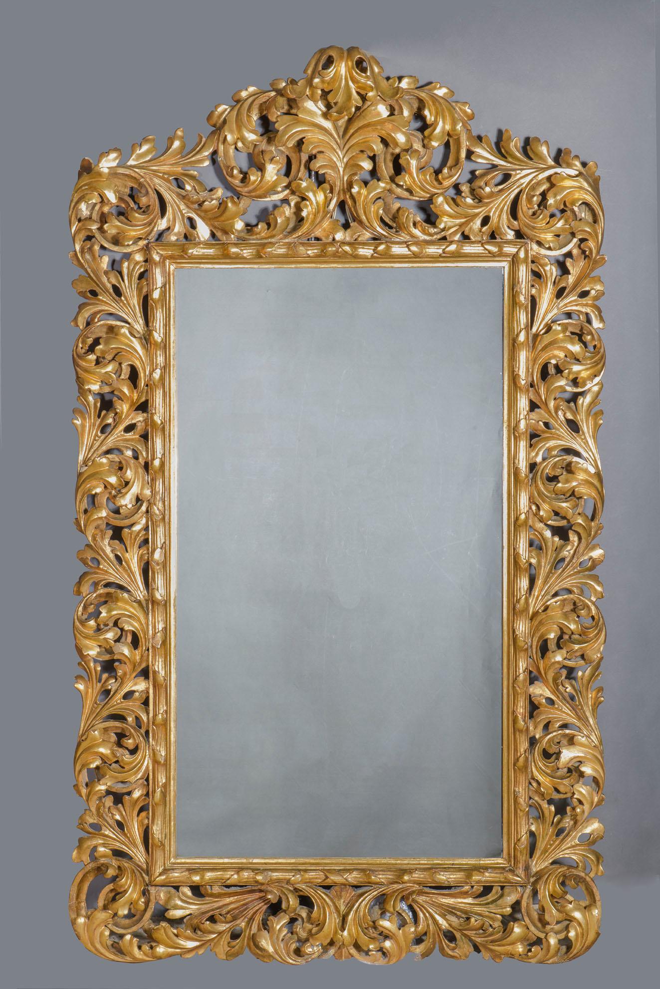 Wonderful, important Baroque frame in wood gilded with pure gold.
Richly carved with acanthus leaf volutes, it represents in the highest degree the skill of Italian master carvers.
In particular, given the very high quality of the workmanship, we