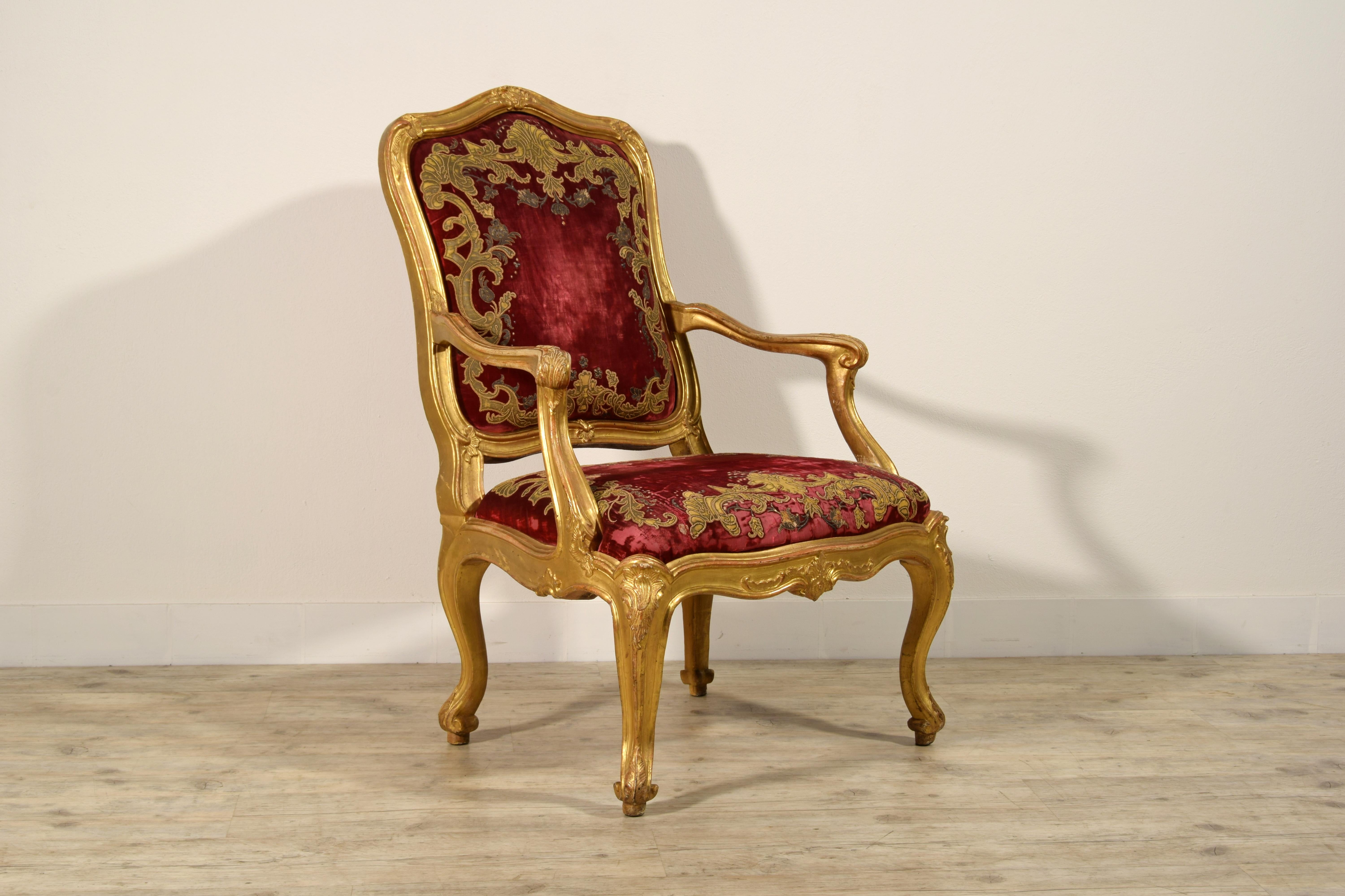 18th Century, Large Italian Louis XV Carved Giltwood Armchair For Sale 8