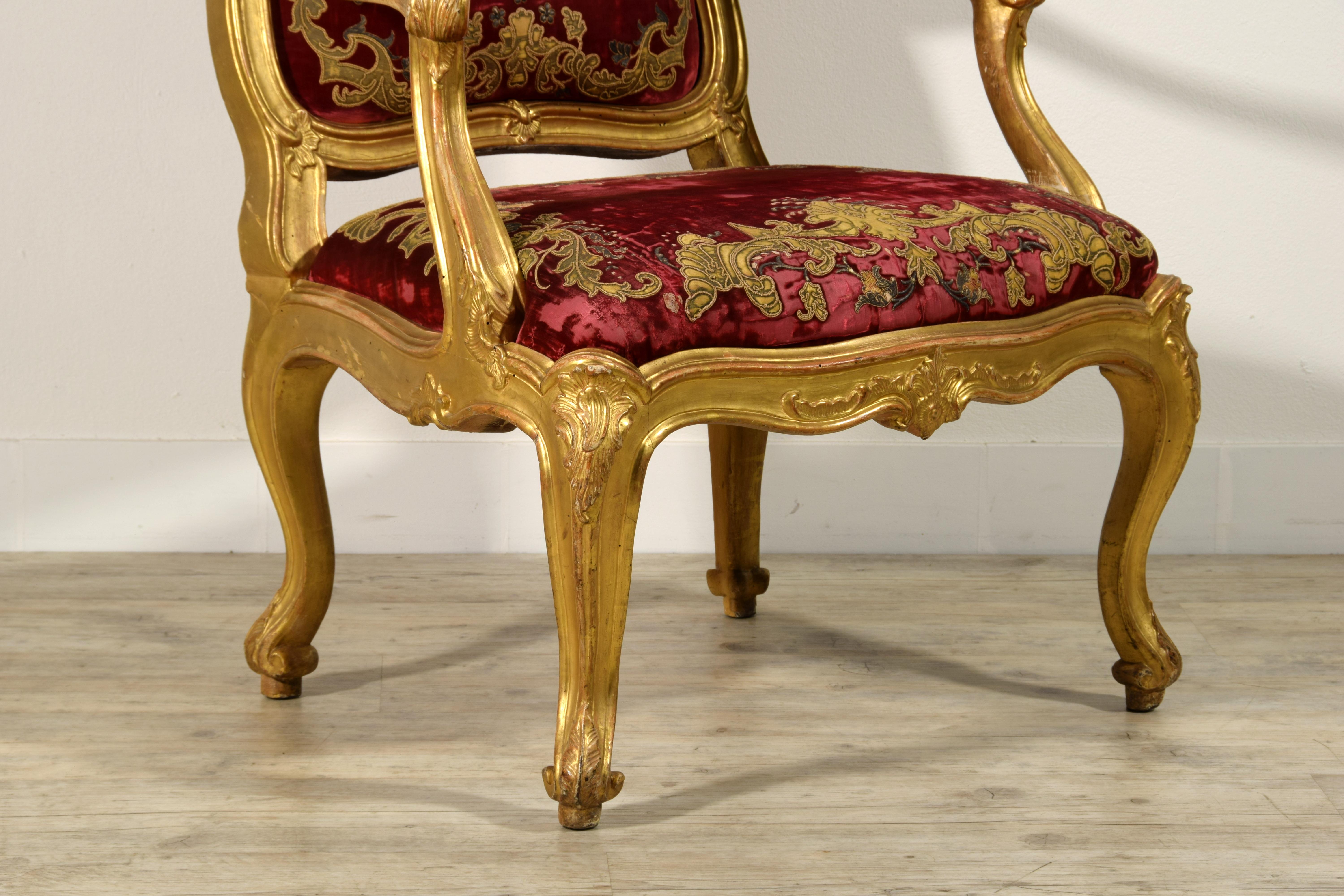 18th Century, Large Italian Louis XV Carved Giltwood Armchair For Sale 9