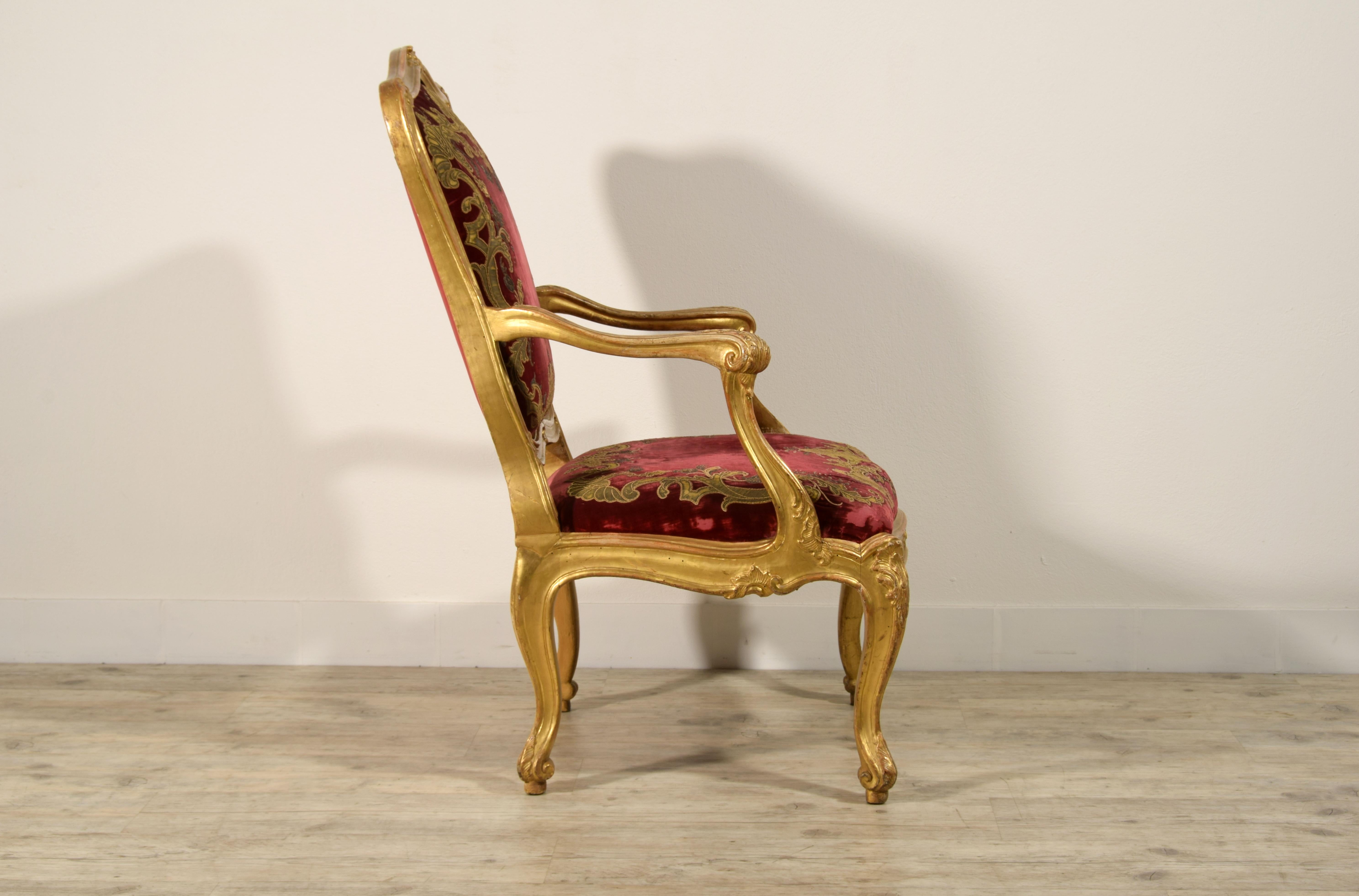 18th Century, Large Italian Louis XV Carved Giltwood Armchair For Sale 11