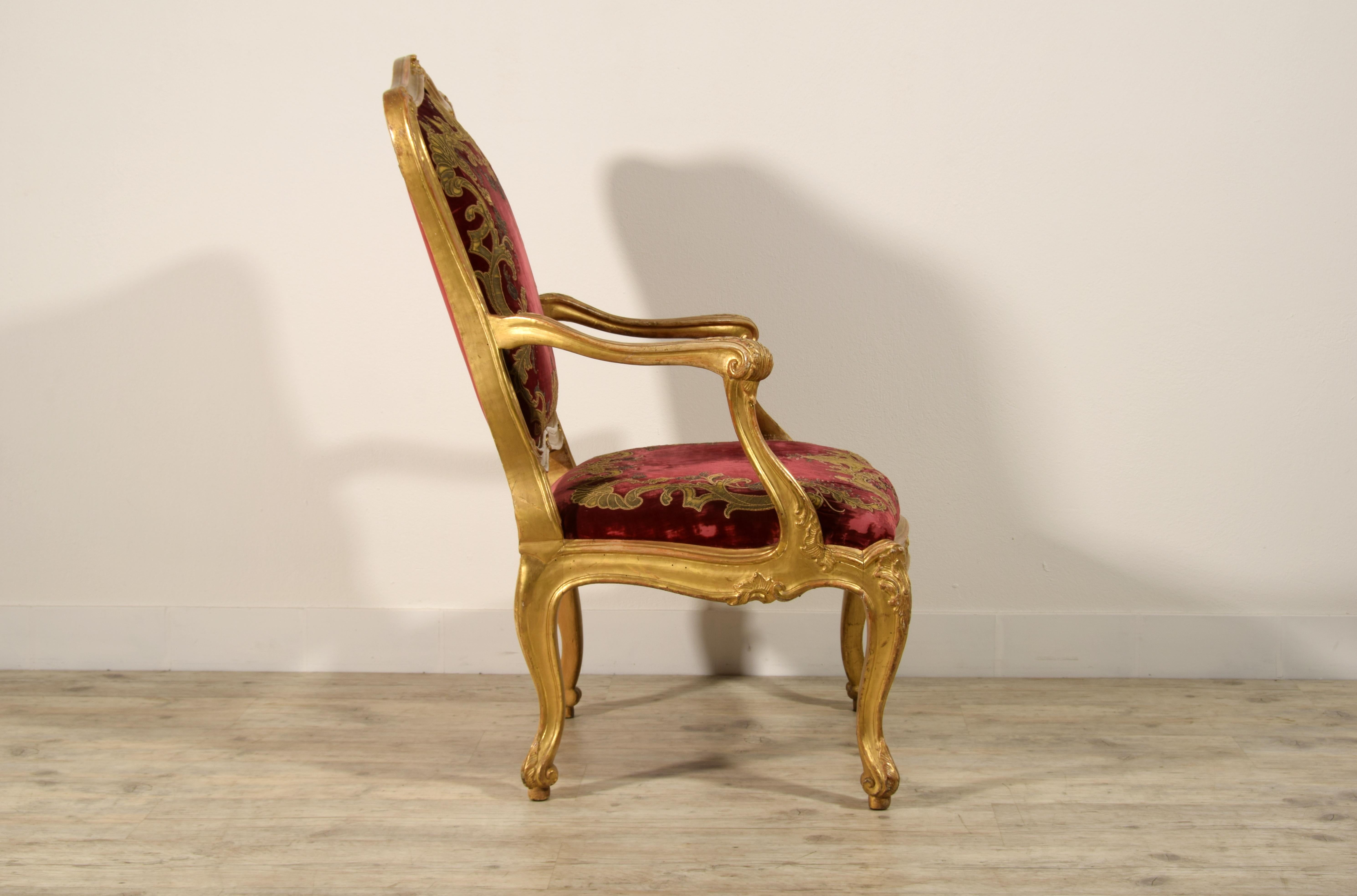 18th Century, Large Italian Louis XV Carved Giltwood Armchair For Sale 1