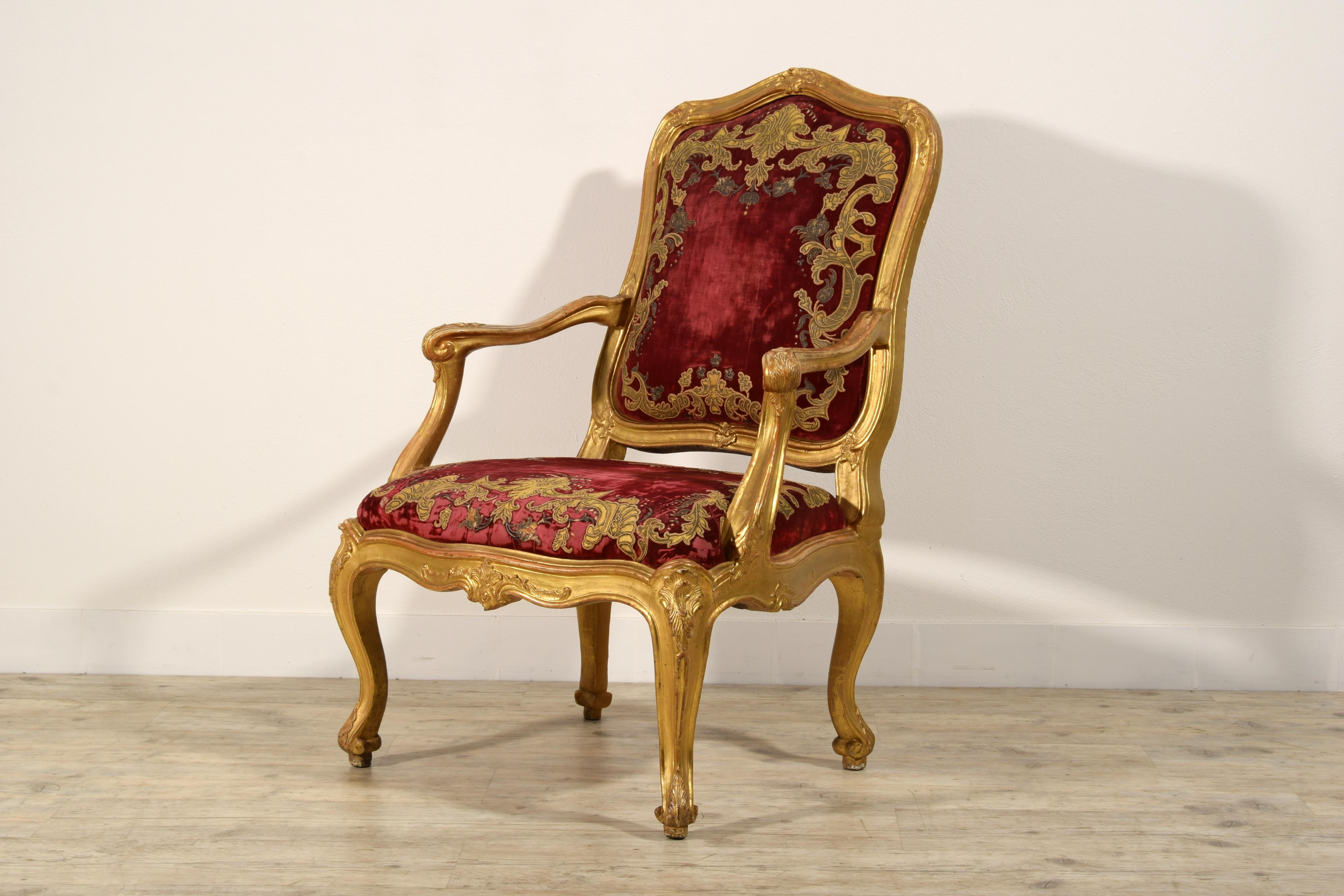 18th Century, Large Italian Louis XV Carved Giltwood Armchair For Sale 2