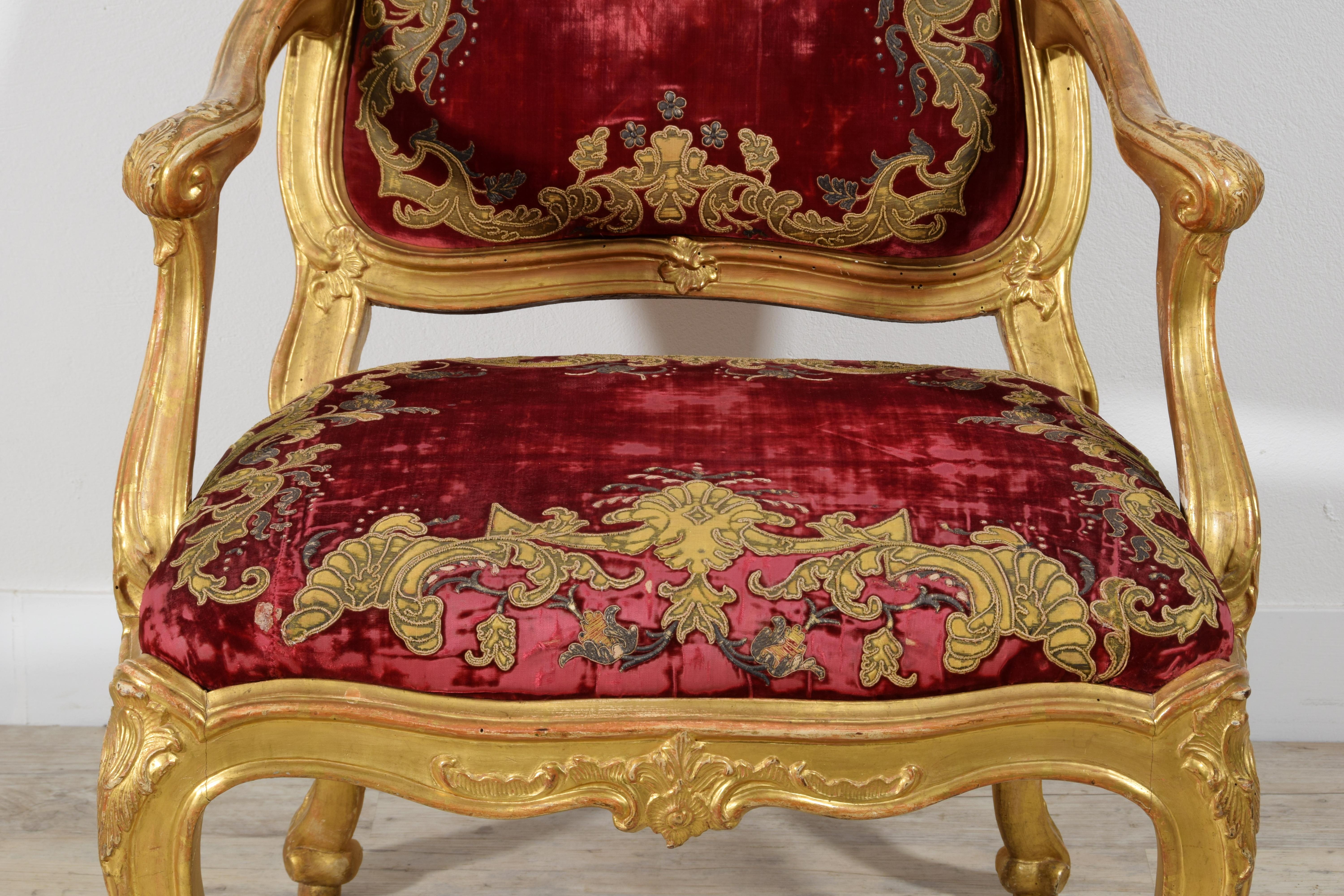 18th Century, Large Italian Louis XV Carved Giltwood Armchair For Sale 5