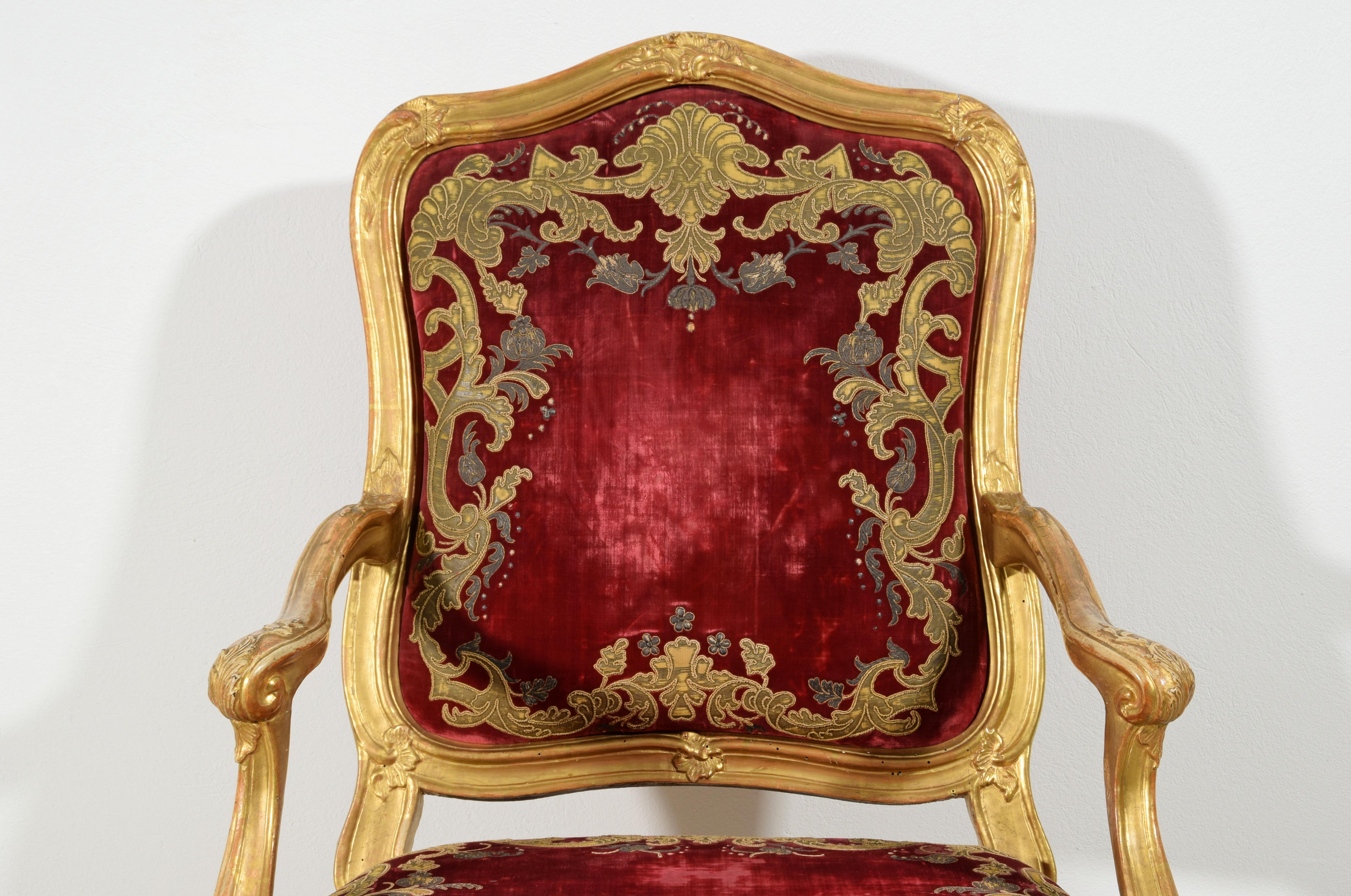 18th Century, Large Italian Louis XV Carved Giltwood Armchair For Sale 6