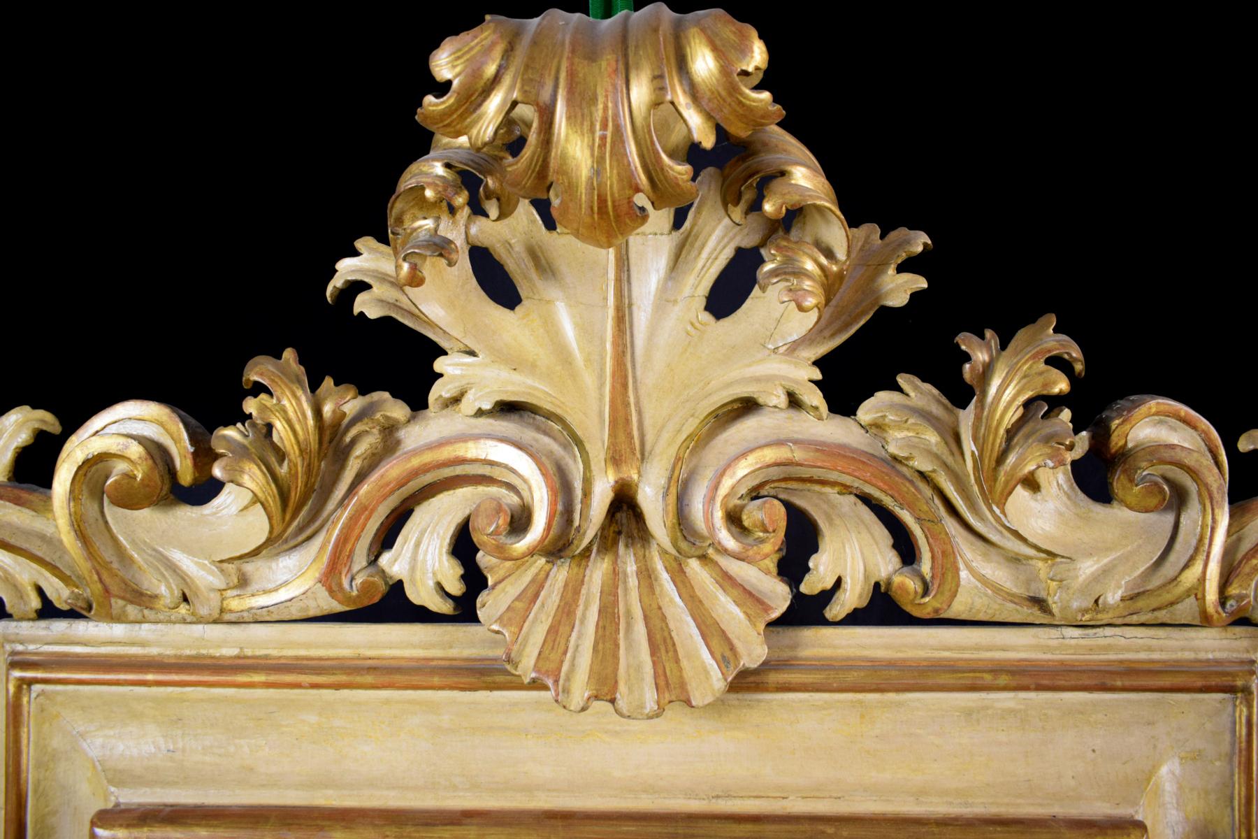 18ème siècle:: Grand miroir italien en bois doré et laqué Rocaille en vente 2