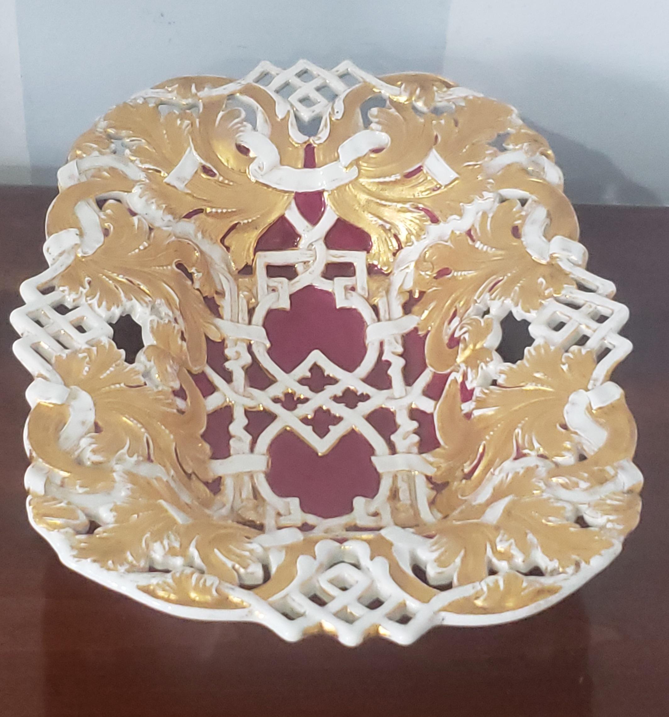 18th Century Large Meissen Gilt and Rose Du Berry Braided Porcelain Bowl For Sale 1