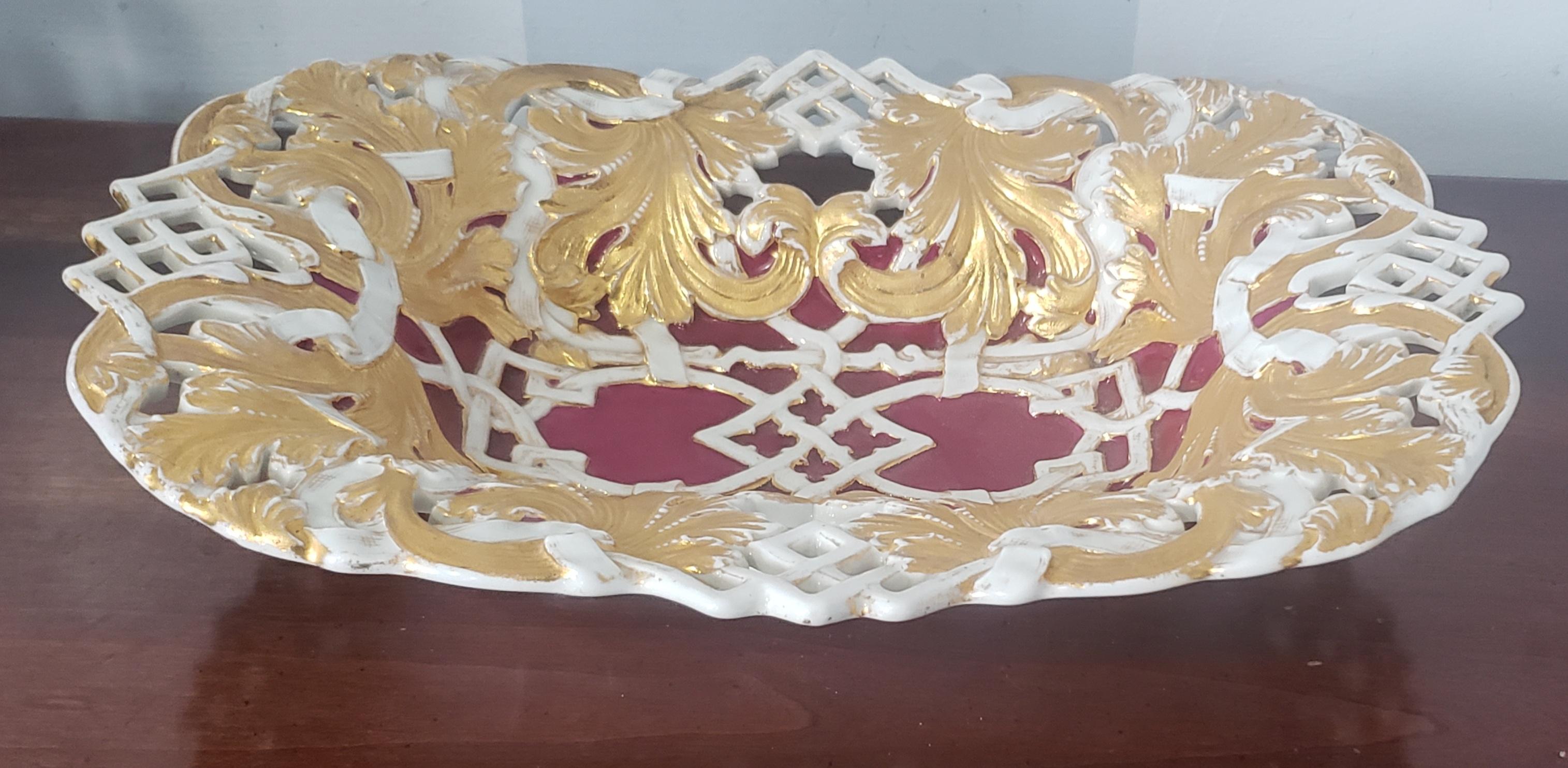 Grande porcelaine de Meissen du 18ème siècle dorée et tressée Rose Du Berry  Bol   en vente 1