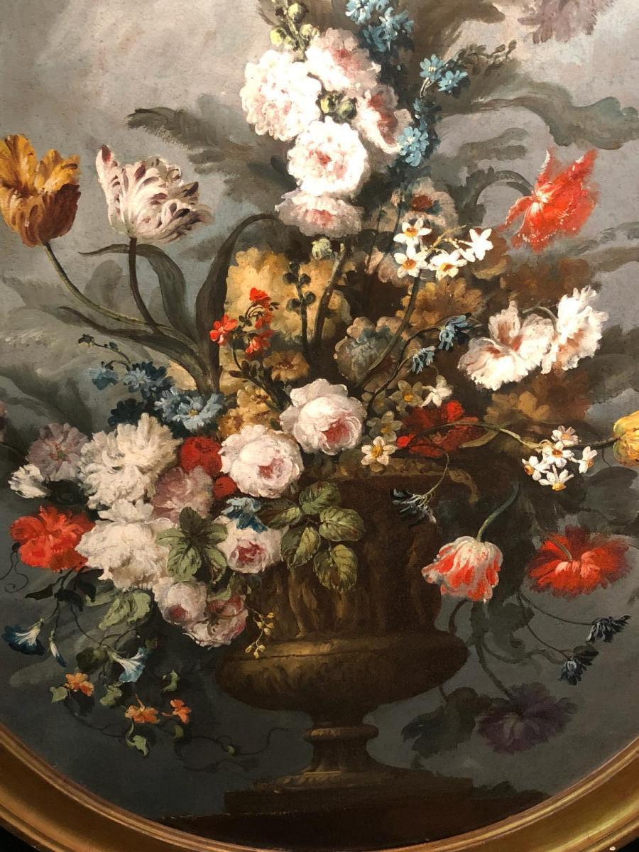 Wonderful painting with flowers, oil on canvas attached to a wooden board, a work of great technical and chromatic quality. The expert painter in painting flowers called 