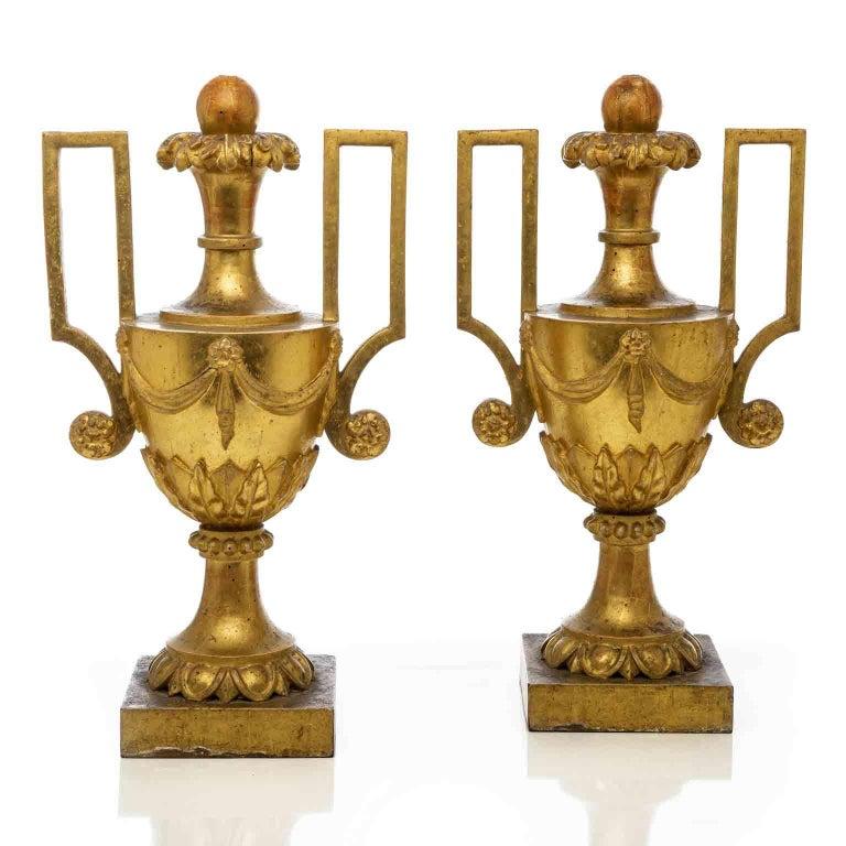 18th Century Large Pair of Italian Gilded Handled Vases Neoclassical Carving In Good Condition For Sale In Milan, IT