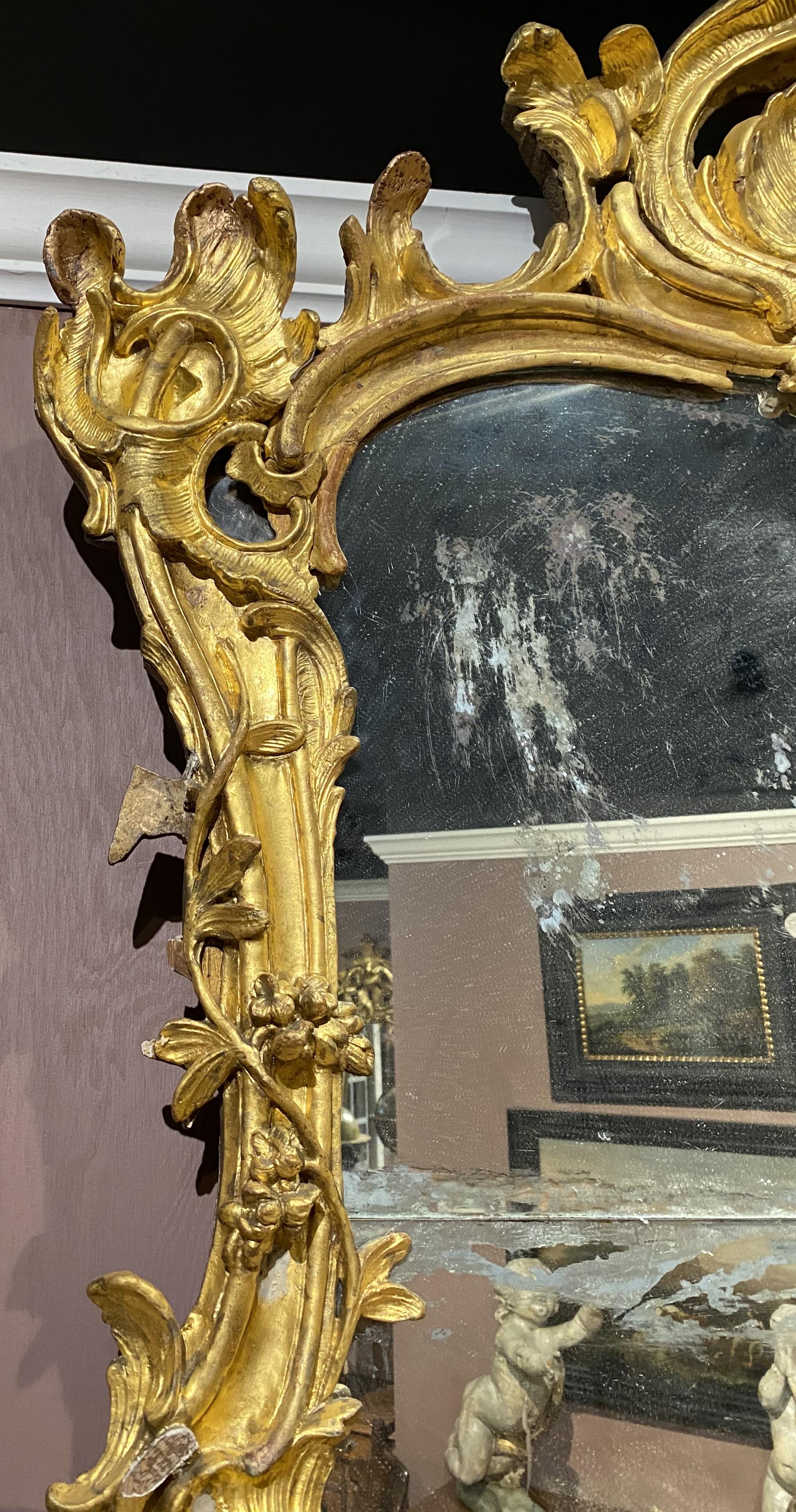 Grand miroir de pilier ou miroir d'observation rococo du 18ème siècle, probablement anglais Bon état - En vente à Milford, NH