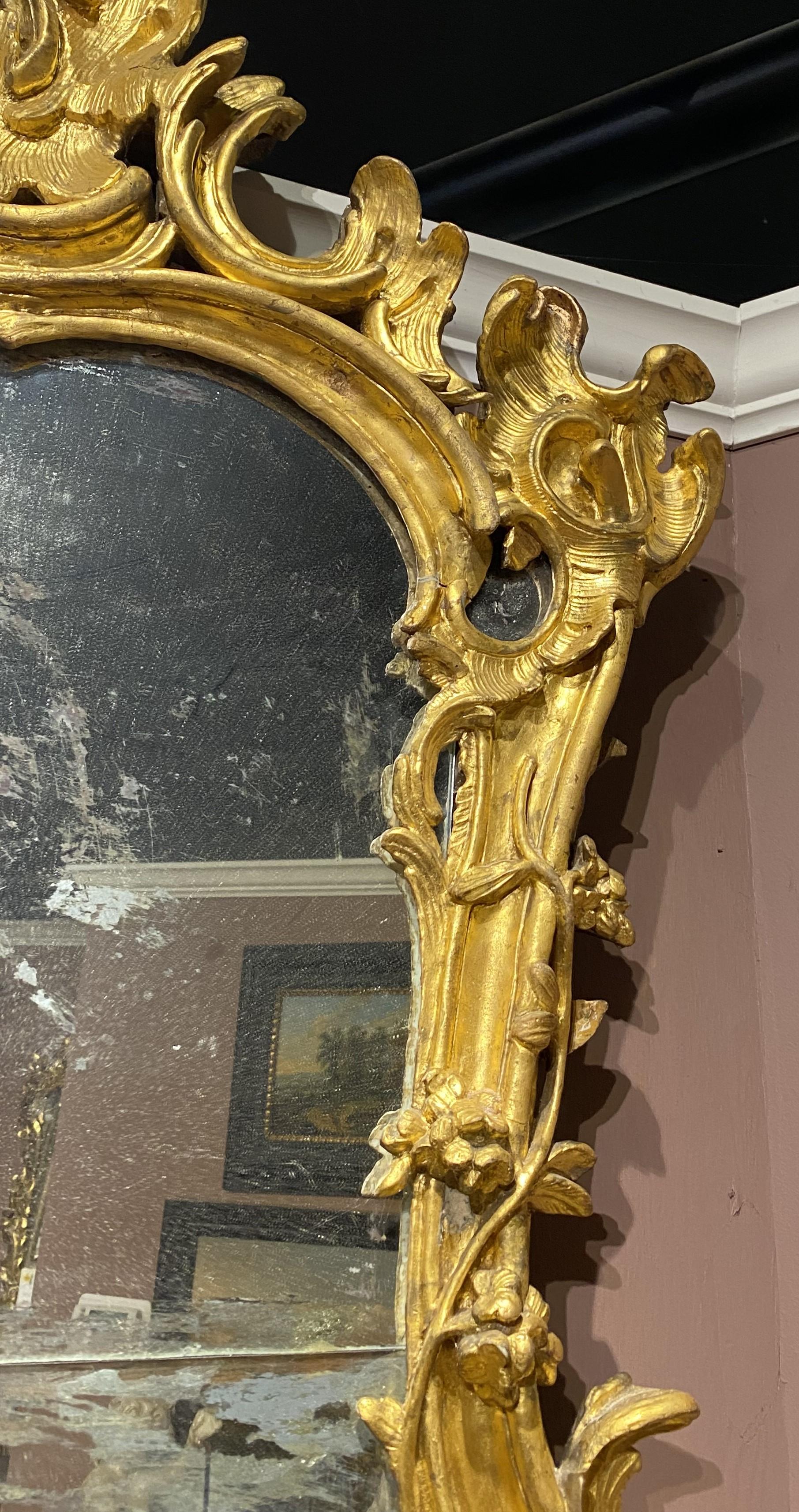 Verre Grand miroir de pilier ou miroir d'observation rococo du 18ème siècle, probablement anglais en vente