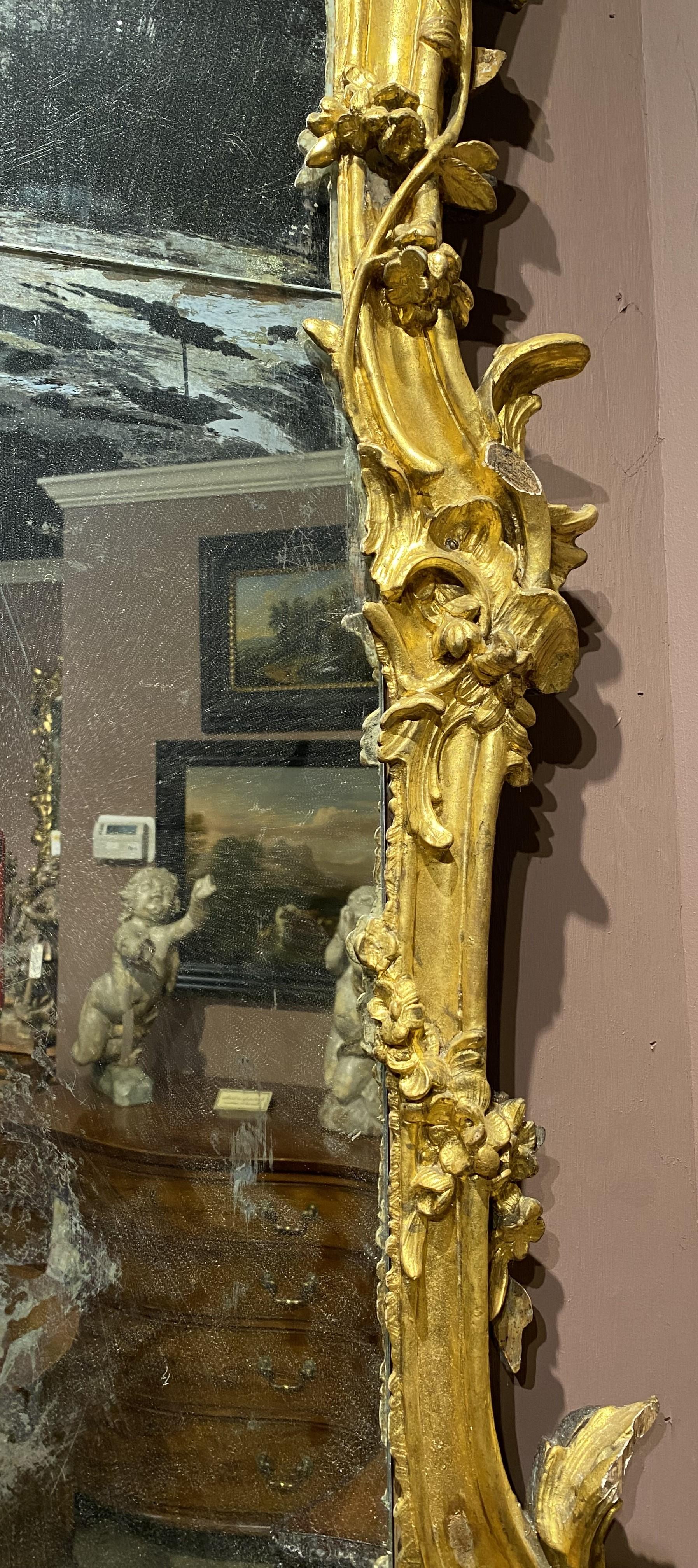 Grand miroir de pilier ou miroir d'observation rococo du 18ème siècle, probablement anglais en vente 1