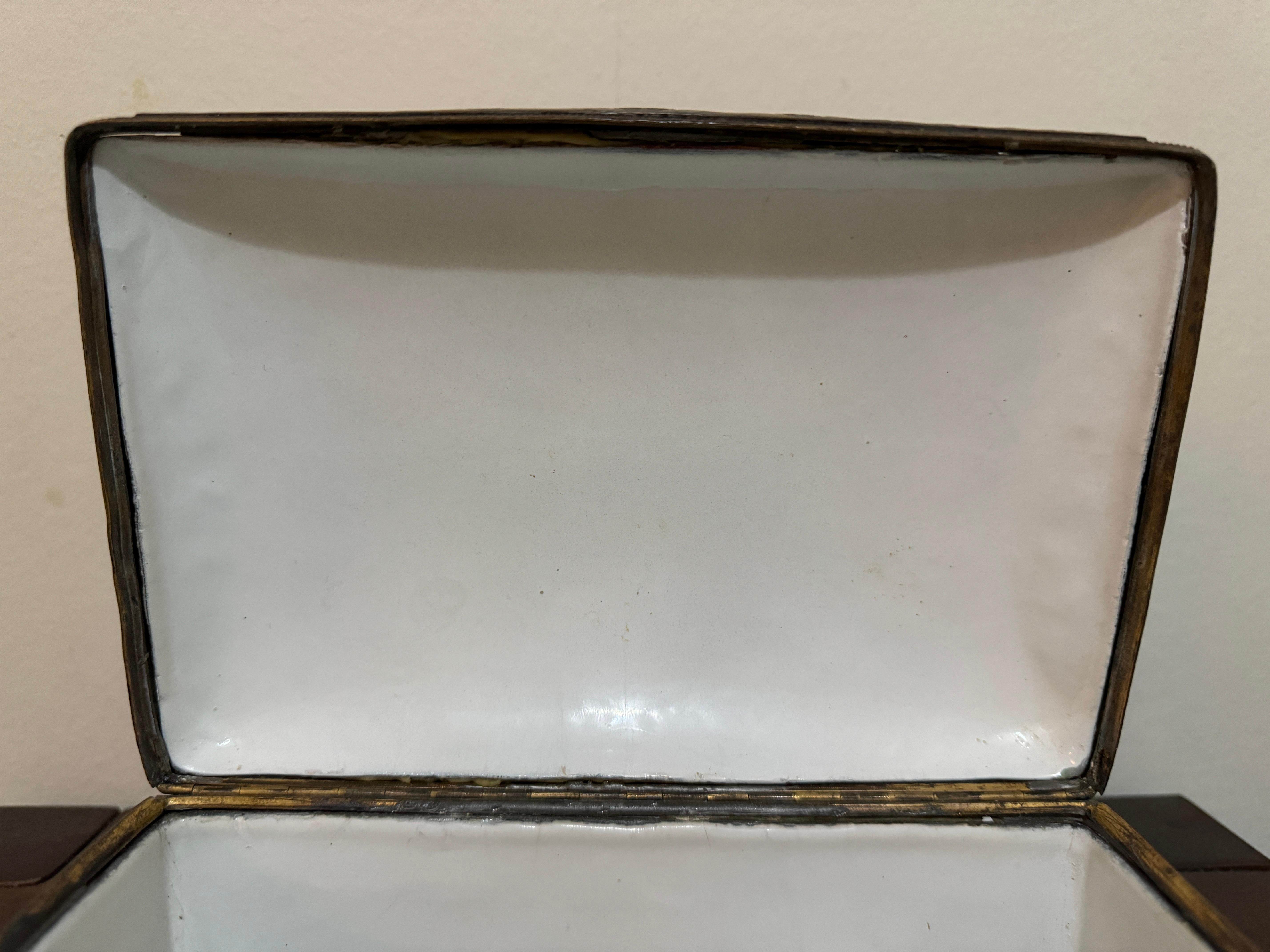 18th Century and Earlier 18th Century Large South Staffordshire Table Snuff Box For Sale