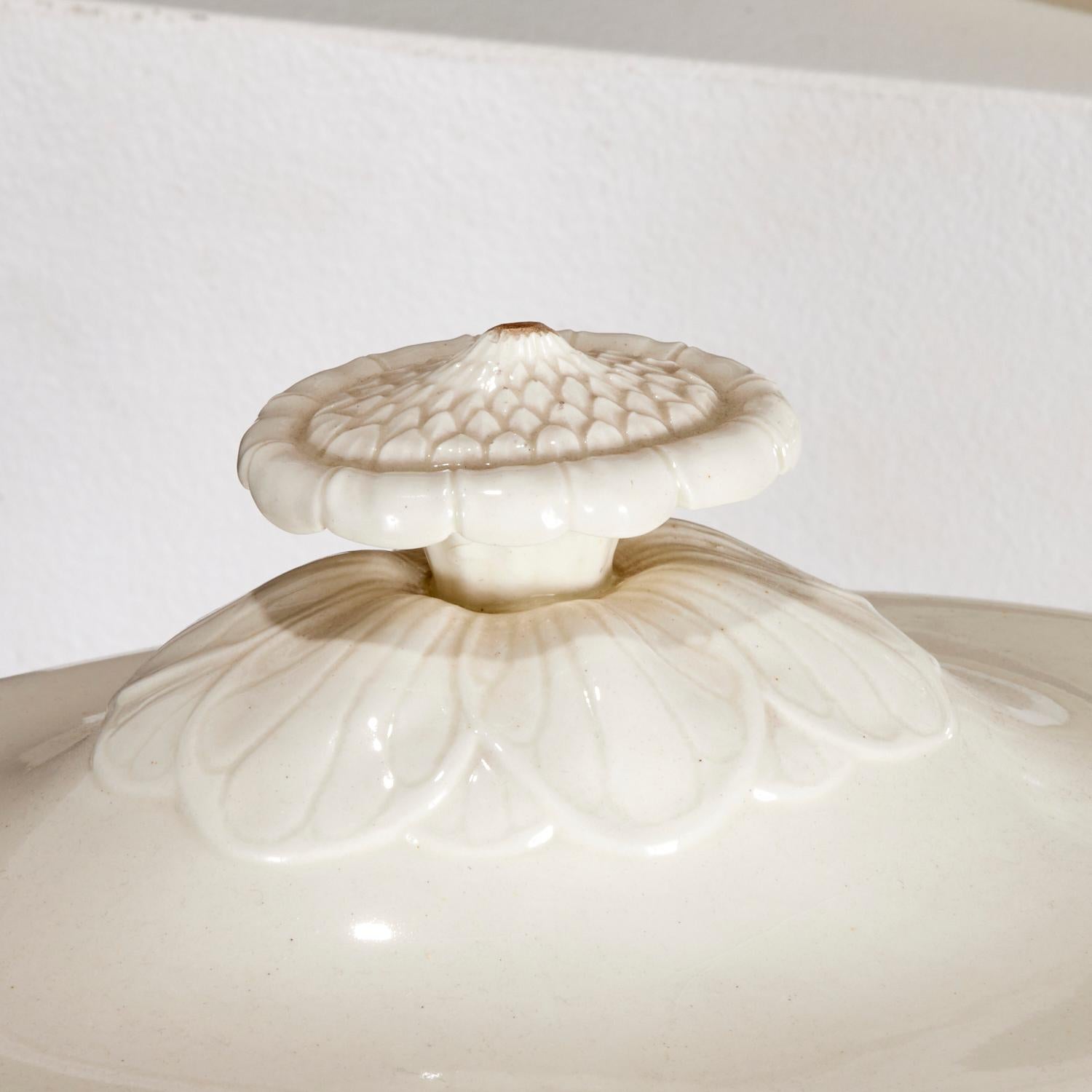 George III 18th-century Large Wedgwood Creamware Tureen, Cover & Stand